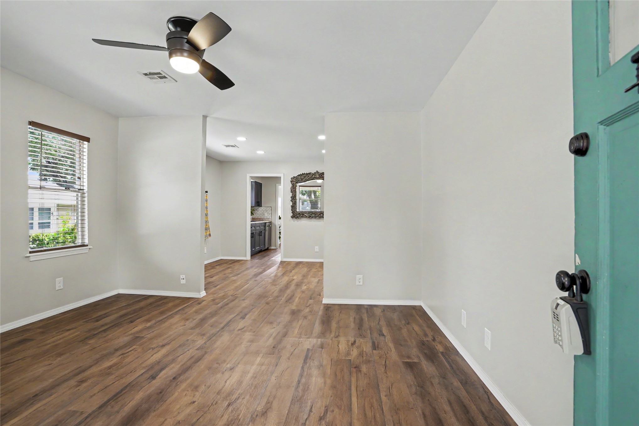 1231 S Florence Avenue Property Photo 7