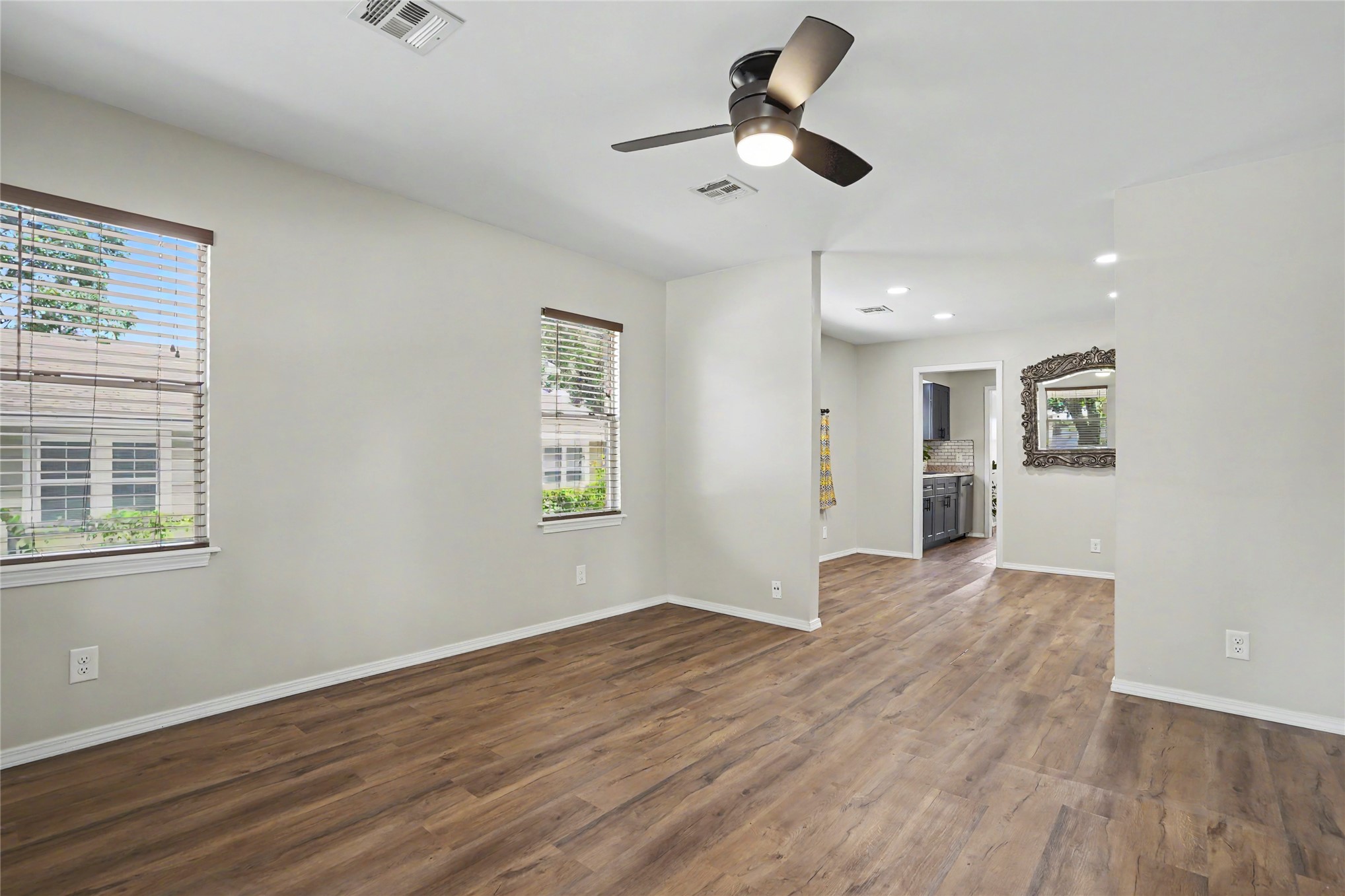 1231 S Florence Avenue Property Photo 8