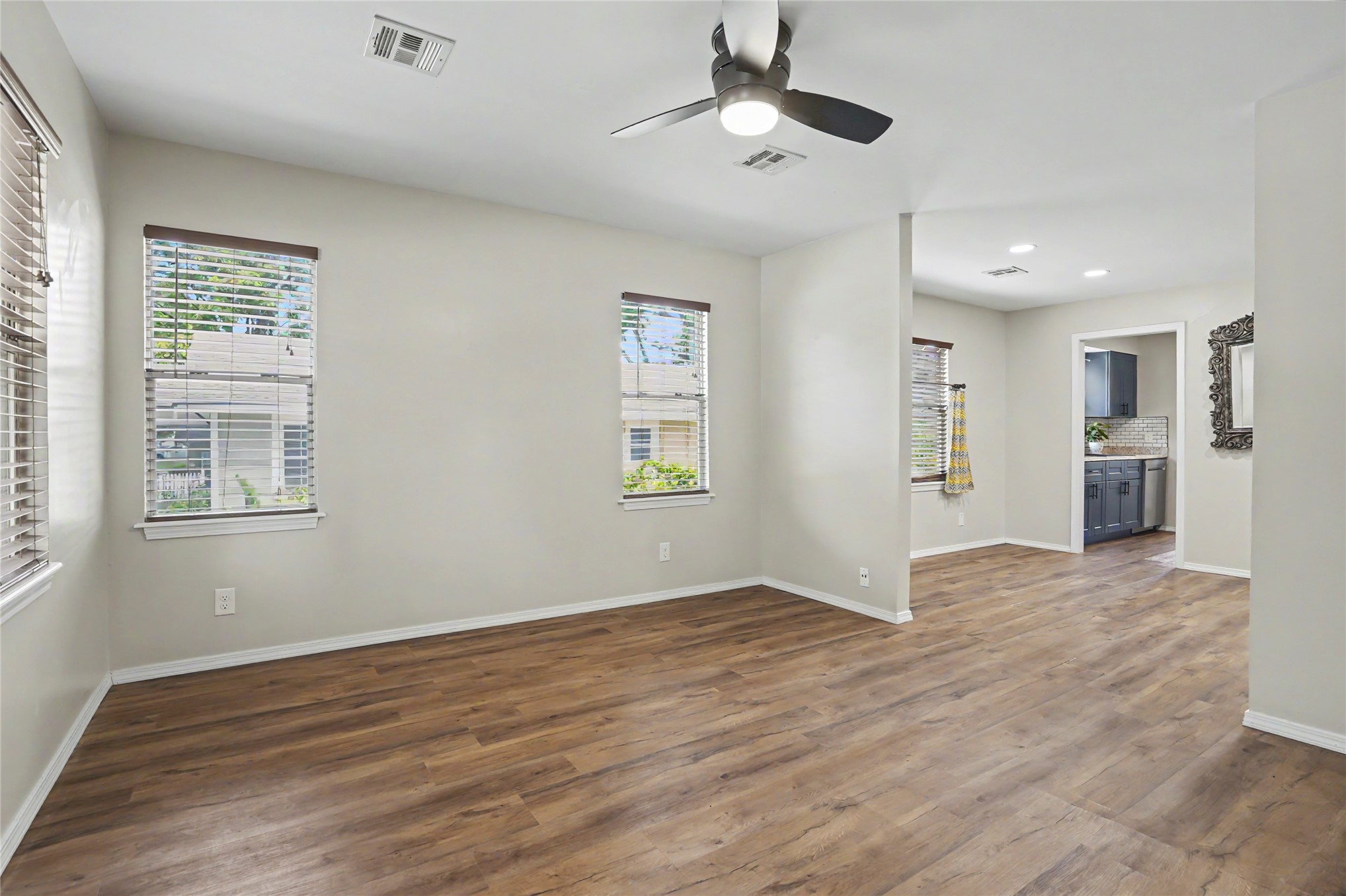 1231 S Florence Avenue Property Photo 9