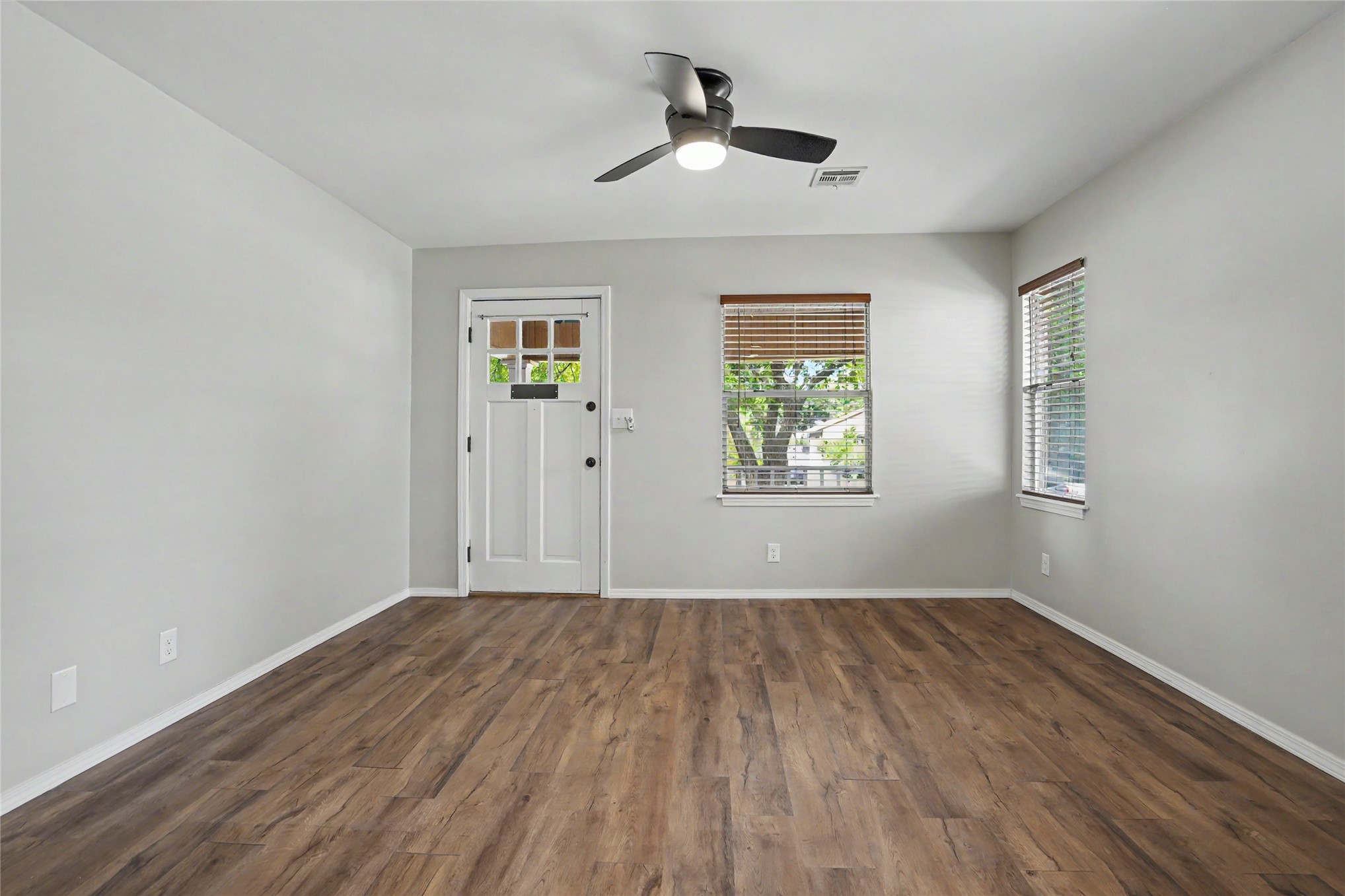1231 S Florence Avenue Property Photo 11