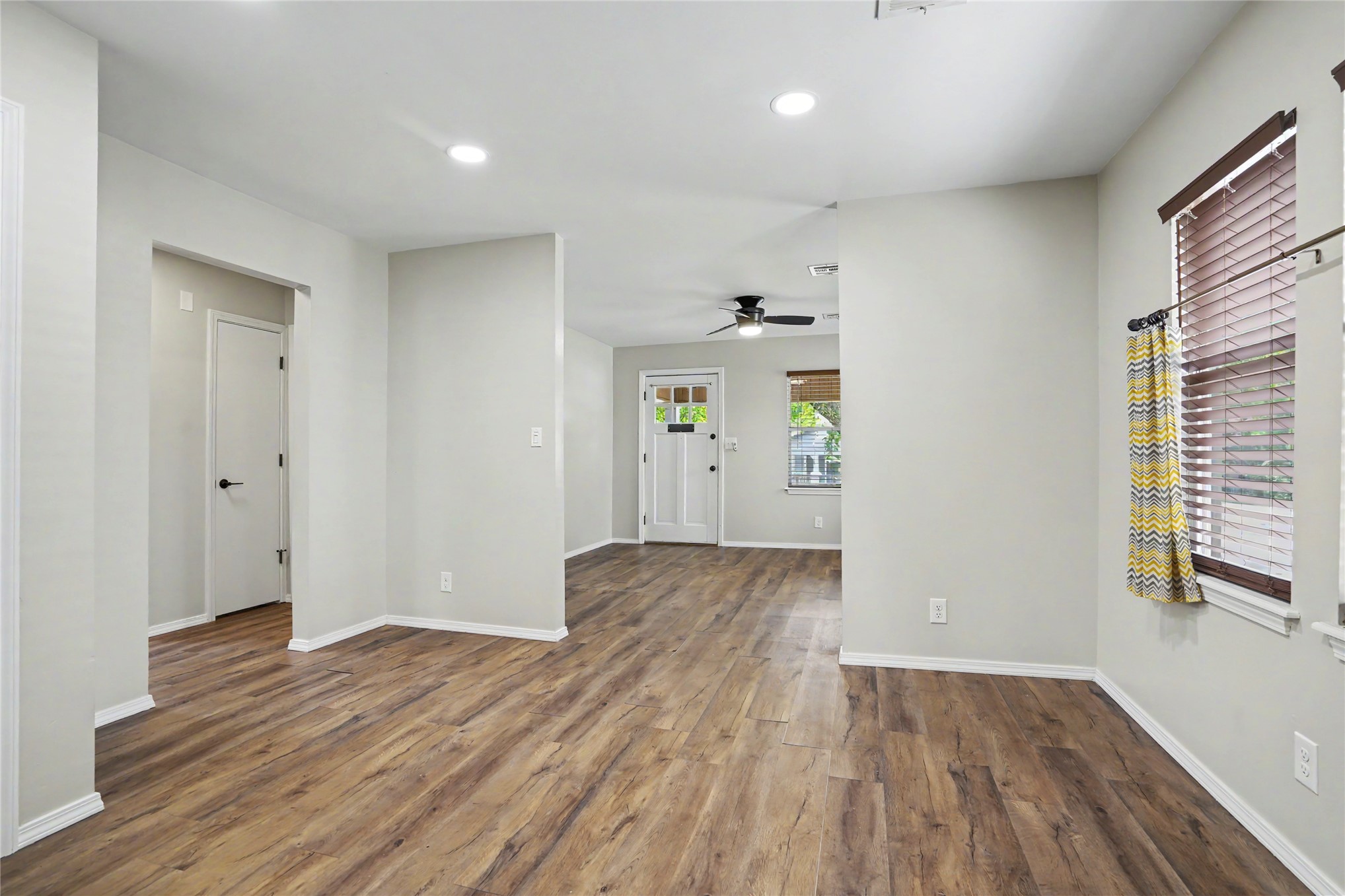 1231 S Florence Avenue Property Photo 14