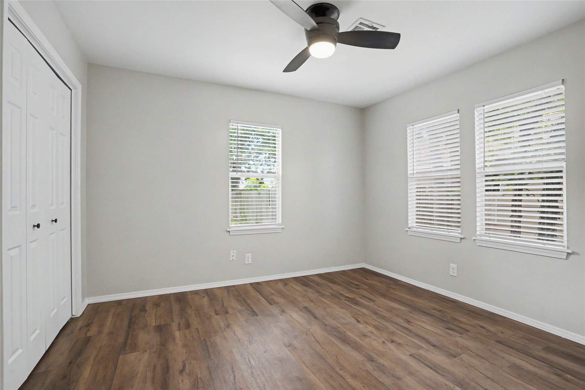 1231 S Florence Avenue Property Photo 32