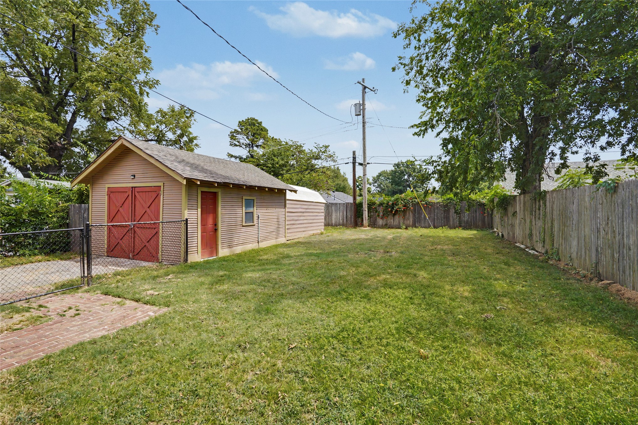 1231 S Florence Avenue Property Photo 37