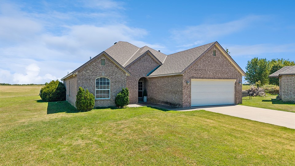 34201 S 4220 Road Property Photo 1