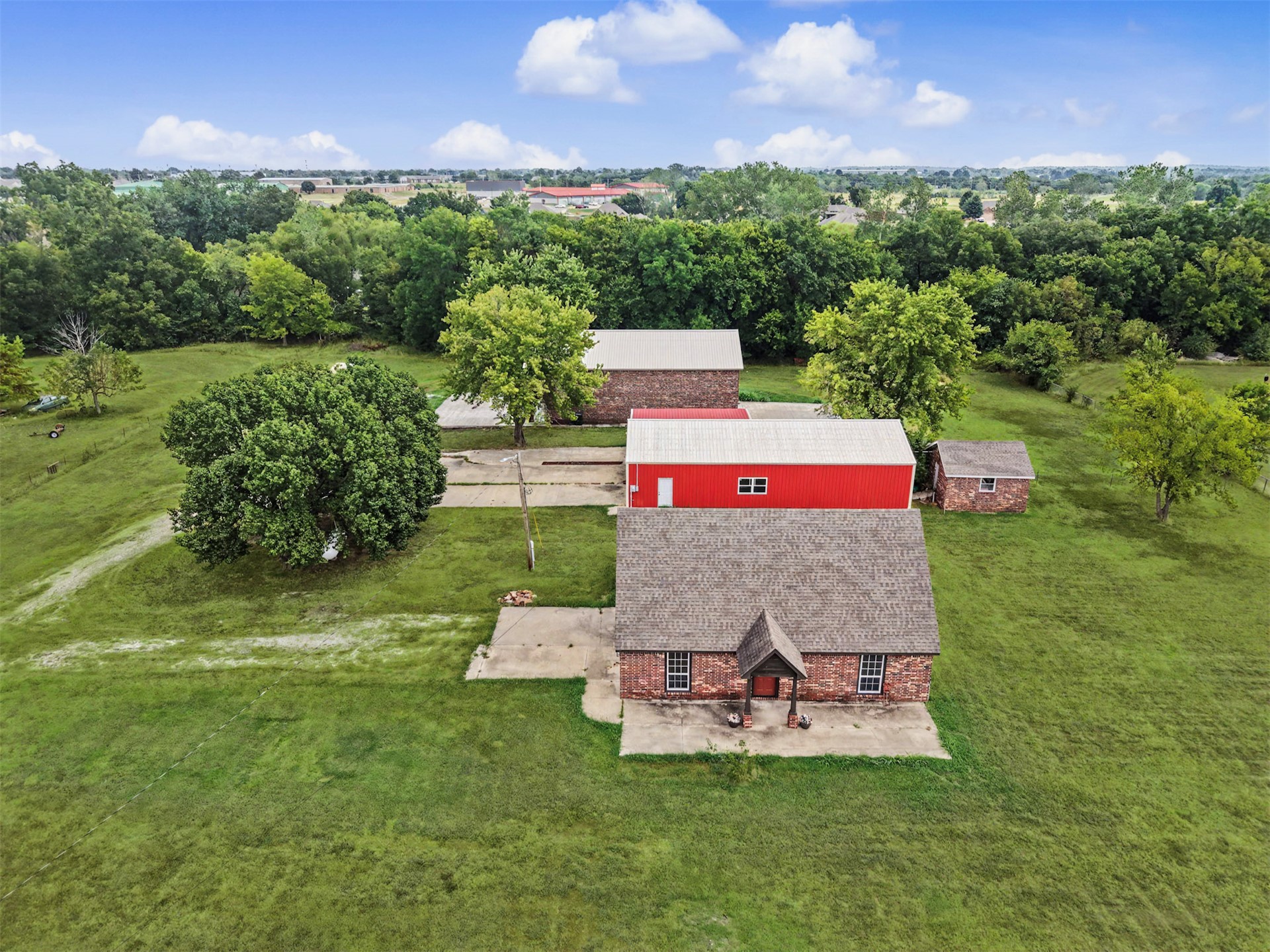 1915 S Lenapah Avenue Property Photo 1