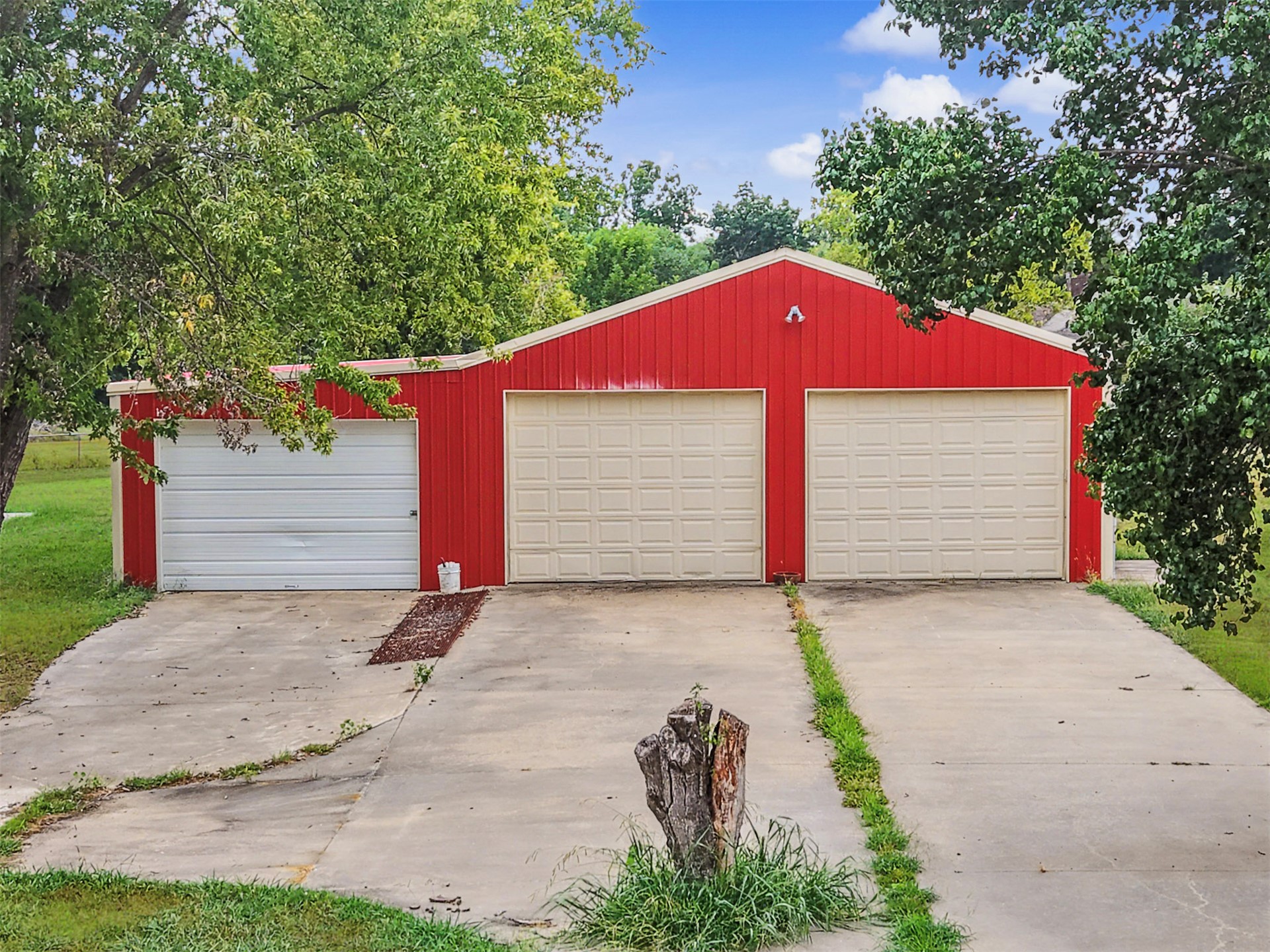 1915 S Lenapah Avenue Property Photo 4