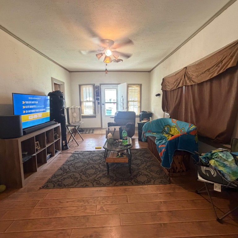 2134 Fredonia Street Property Photo 8
