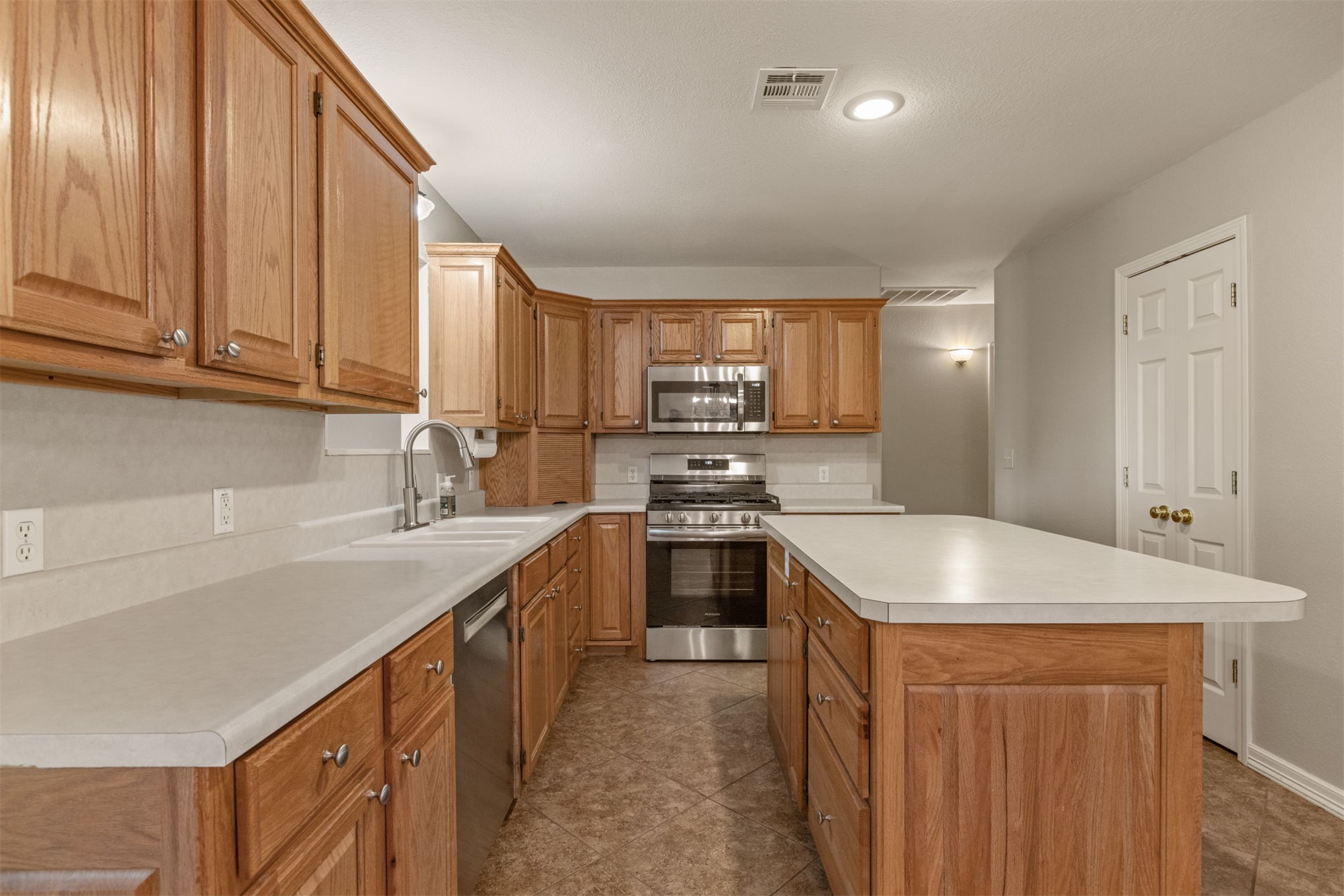16820 Ranch Land Road Property Photo 12