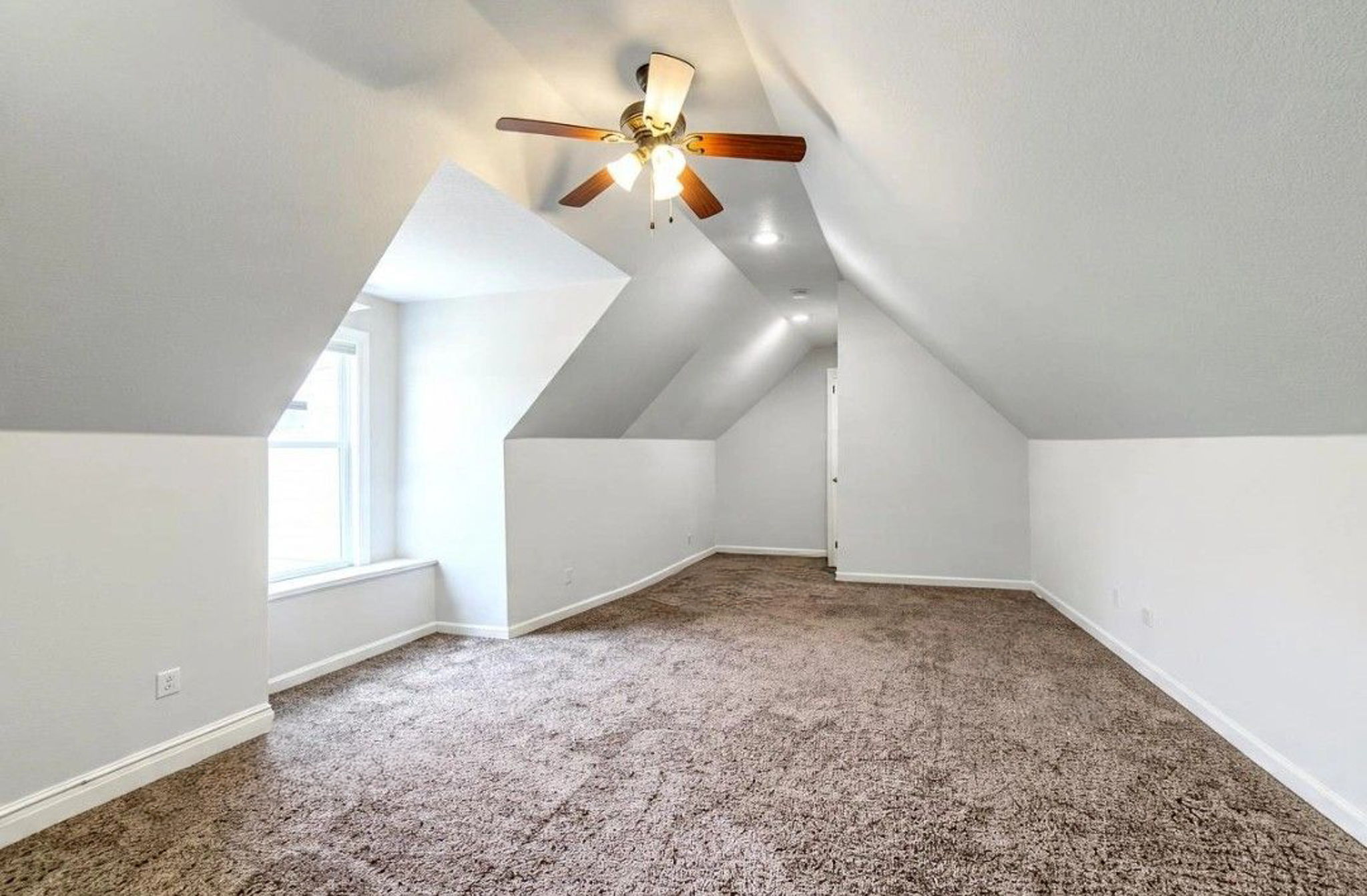 107 Williamsburg Street Property Photo 46