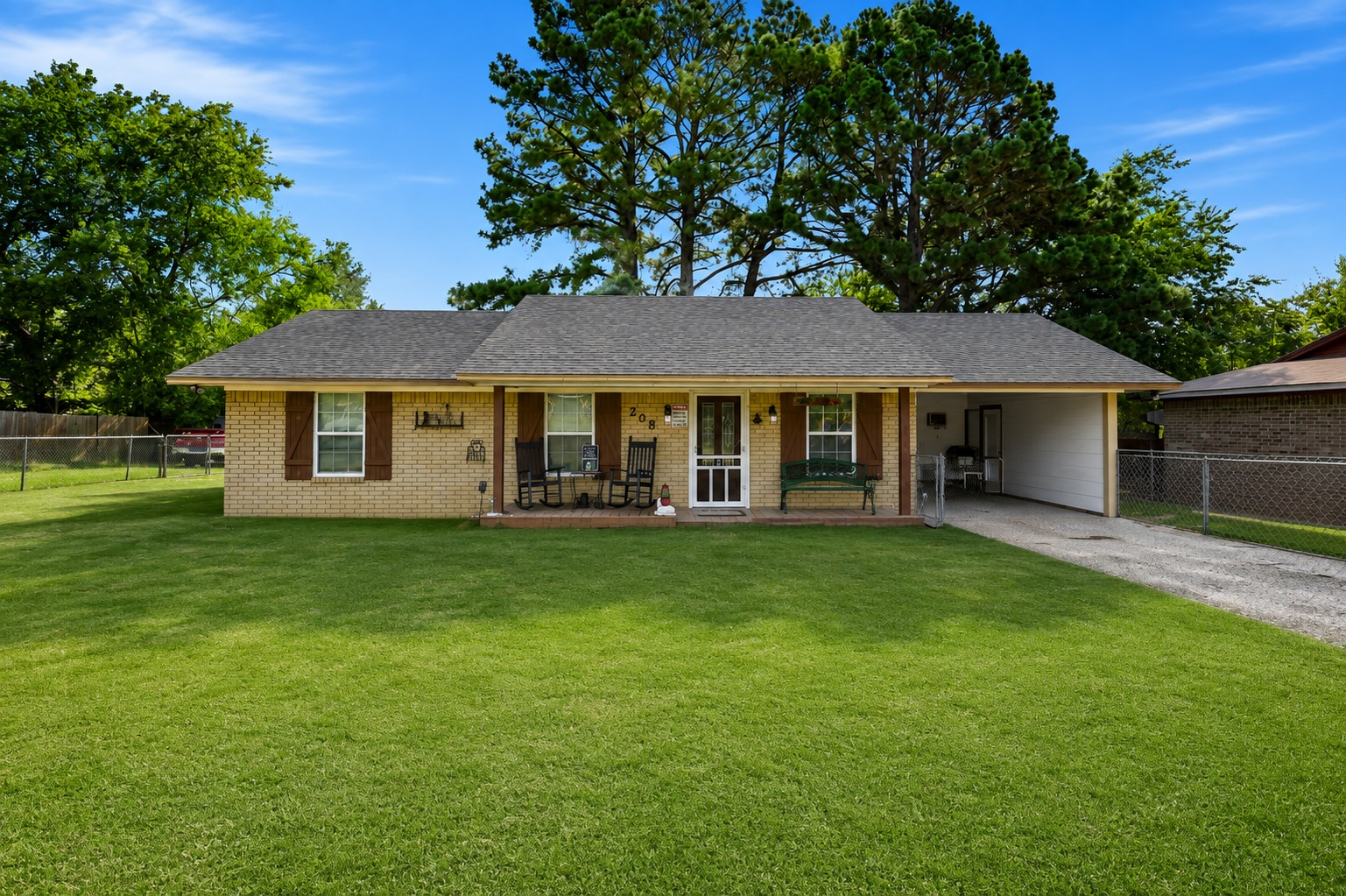 208 W Umstead Property Photo 1