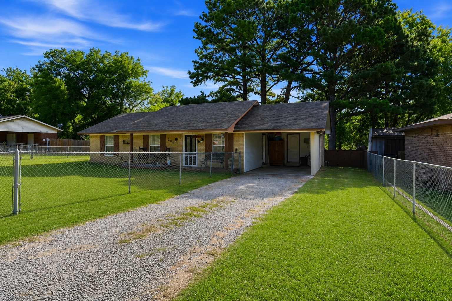 208 W Umstead Property Photo 3