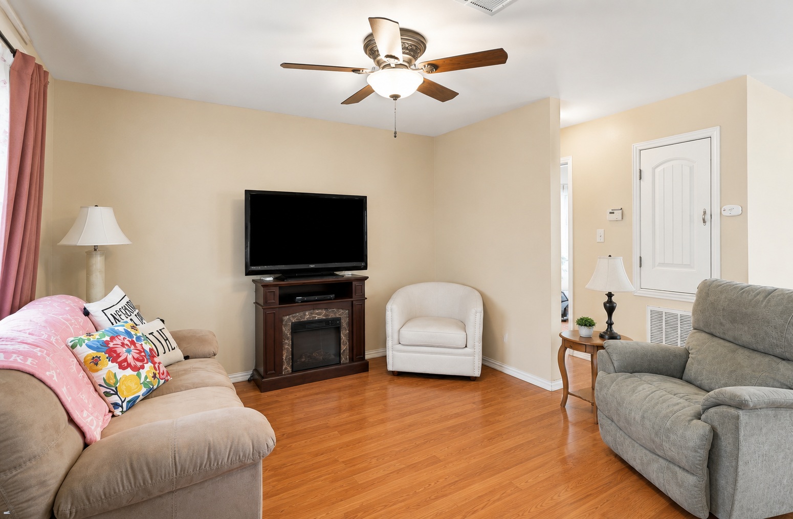 208 W Umstead Property Photo 5