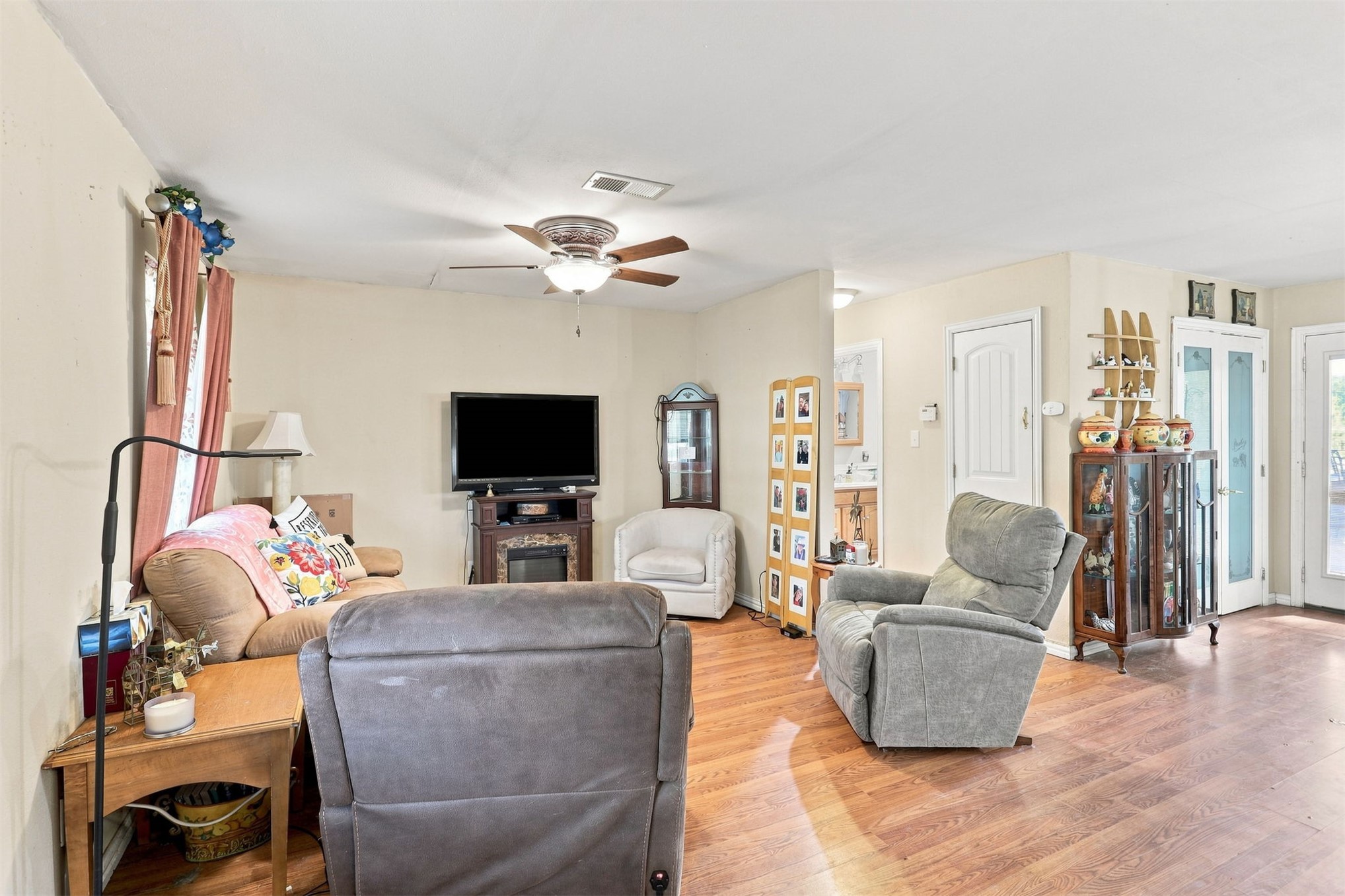 208 W Umstead Property Photo 8