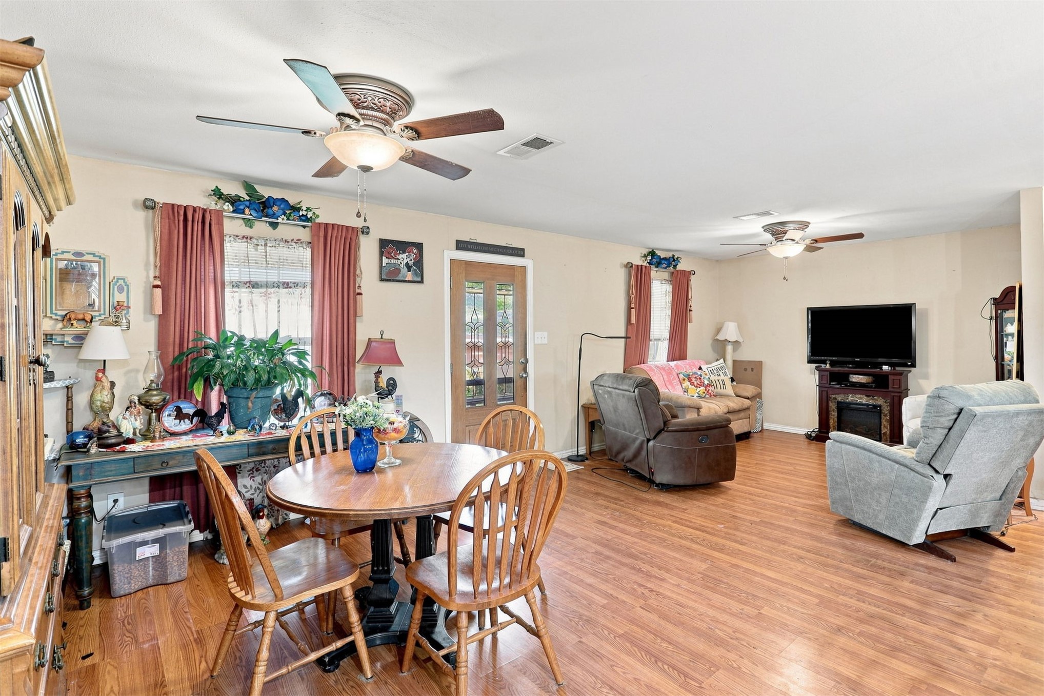 208 W Umstead Property Photo 9