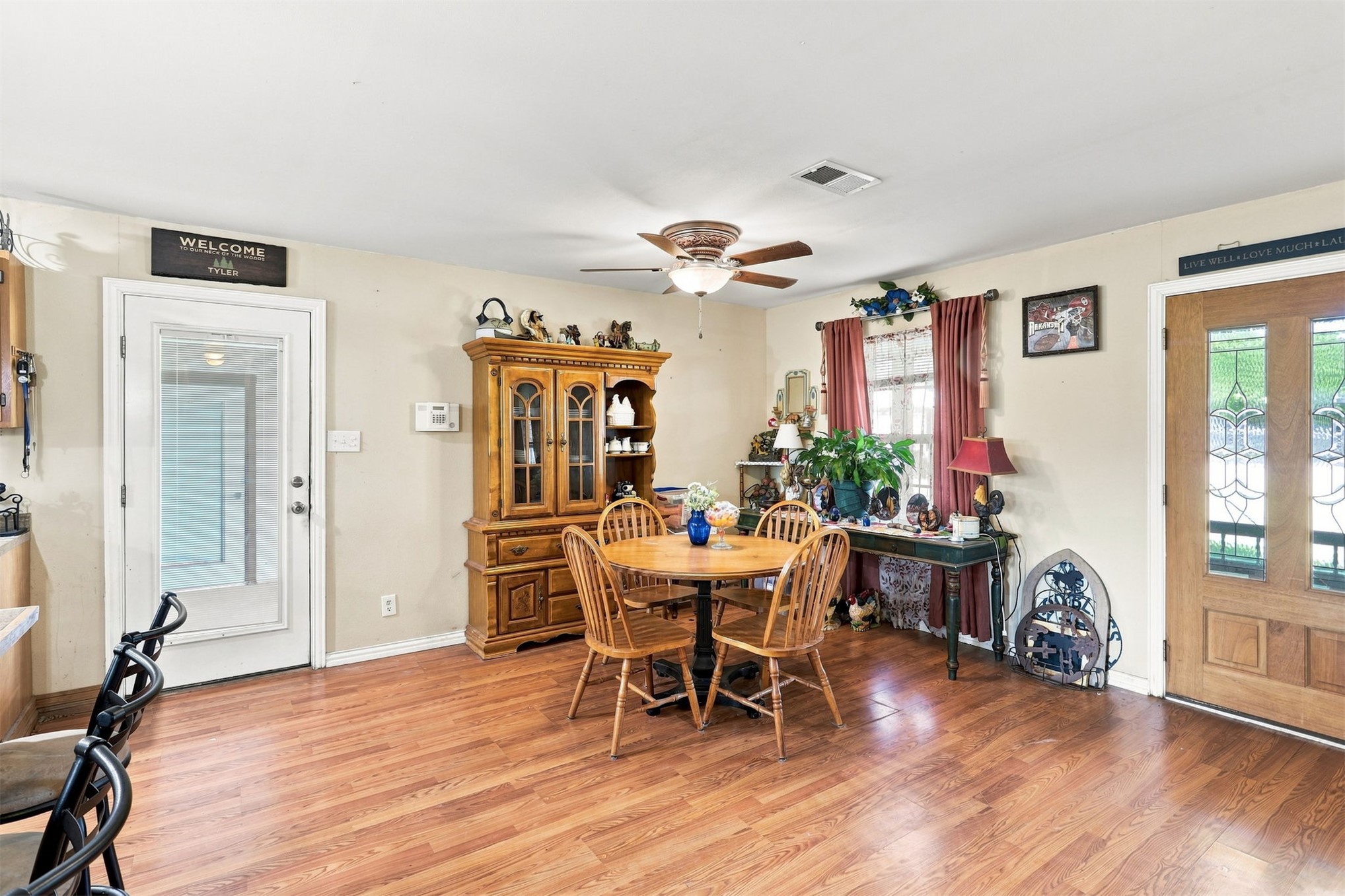 208 W Umstead Property Photo 10