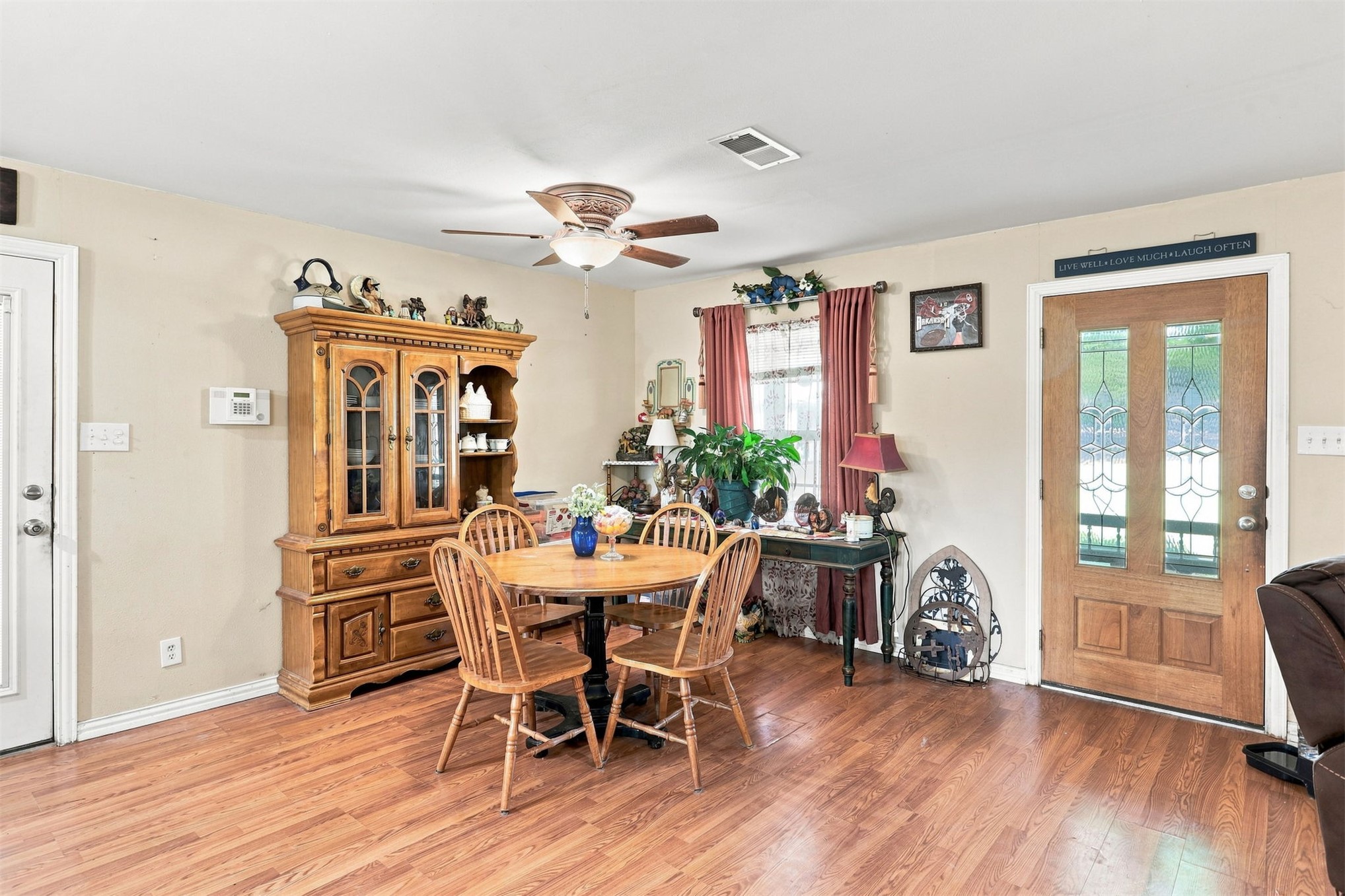 208 W Umstead Property Photo 11