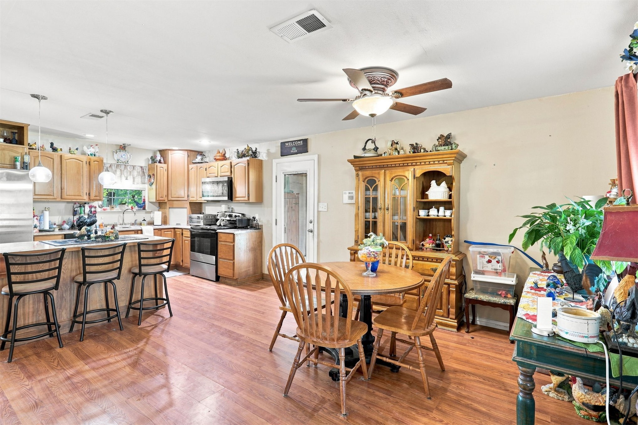 208 W Umstead Property Photo 12