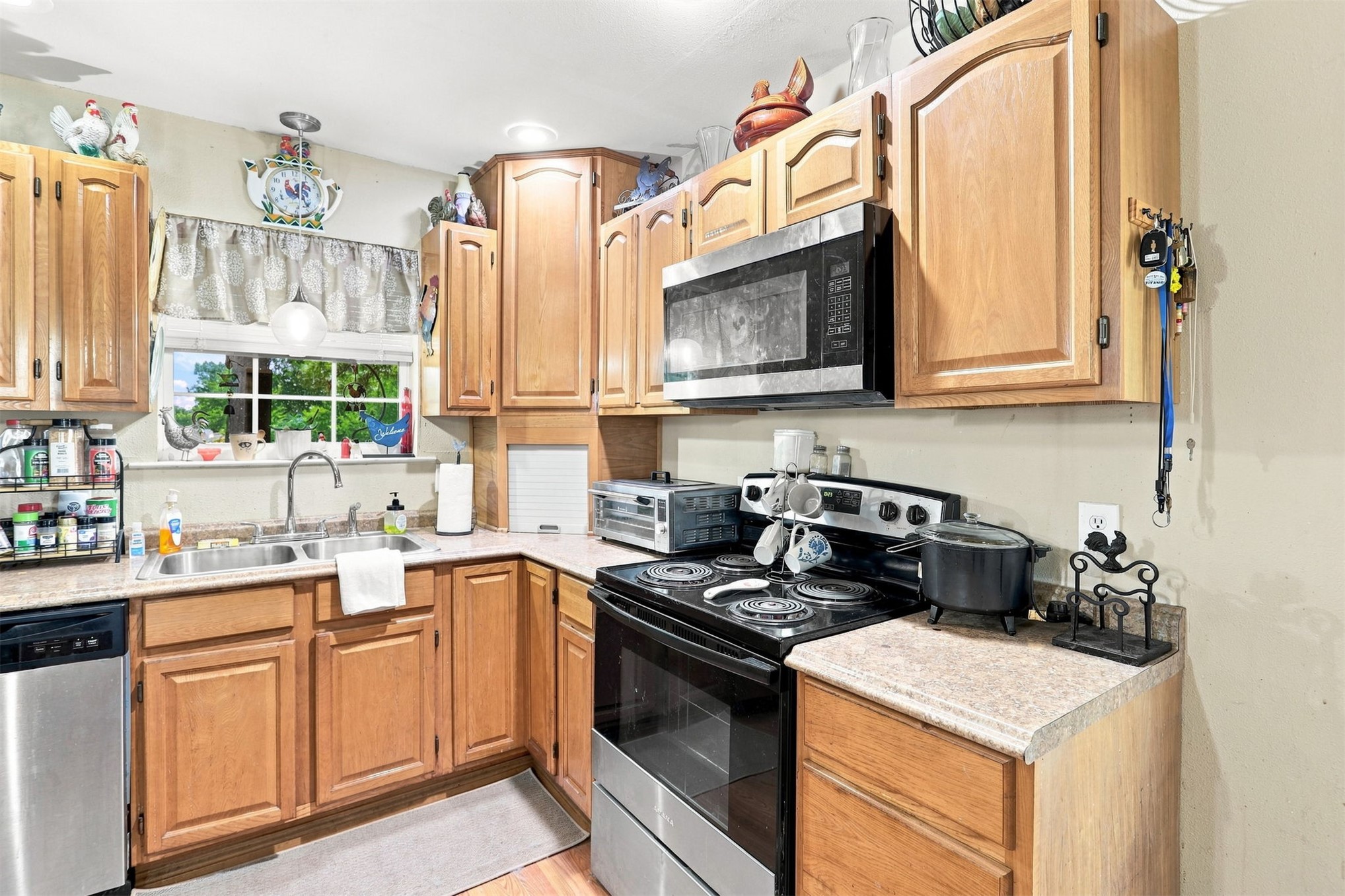 208 W Umstead Property Photo 16