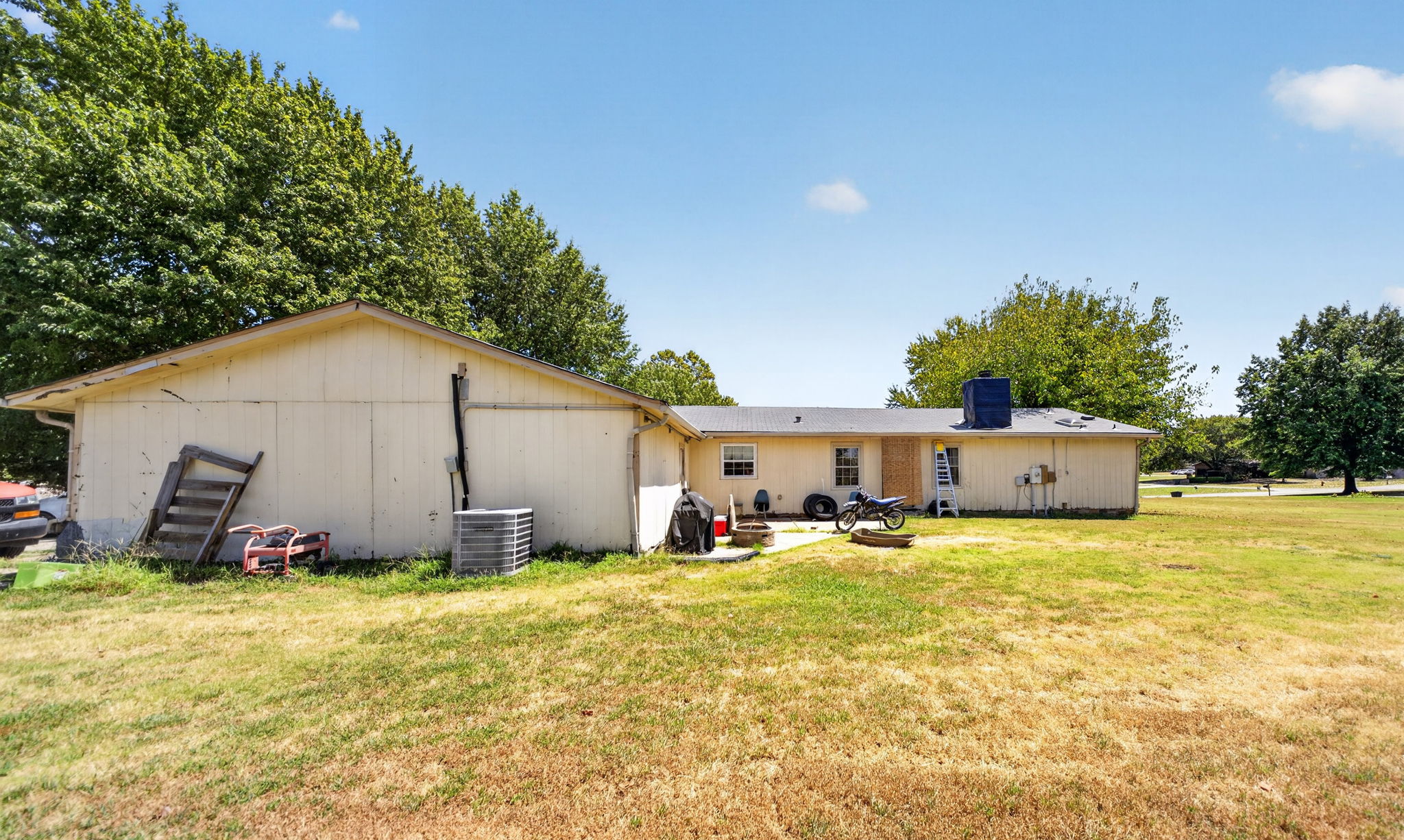 11010 S 250th East Avenue Property Photo 22