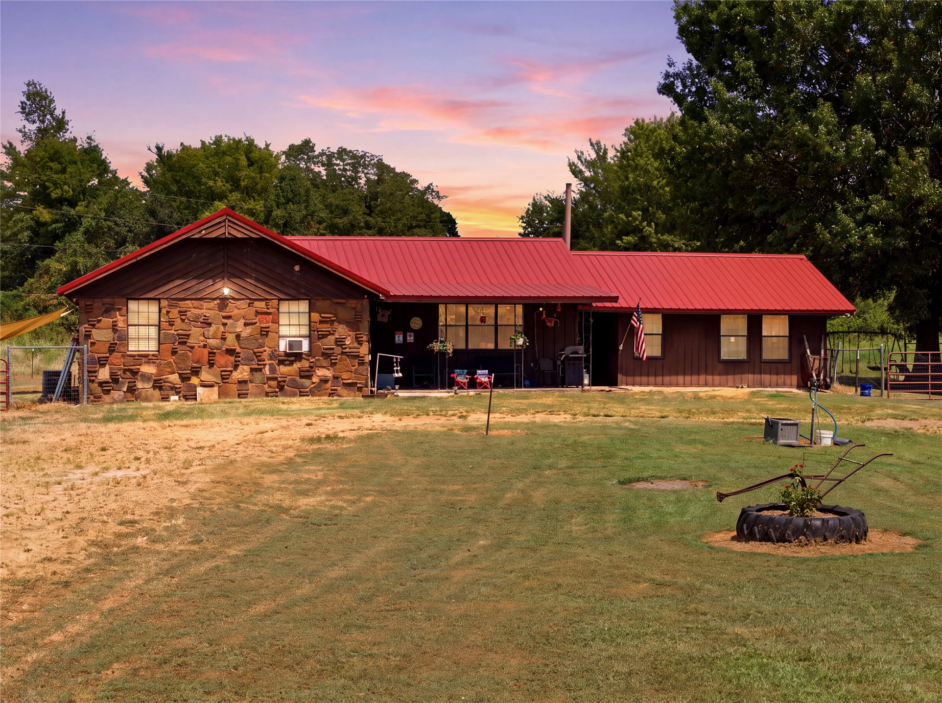 447403 E 1058 Road Property Photo 1