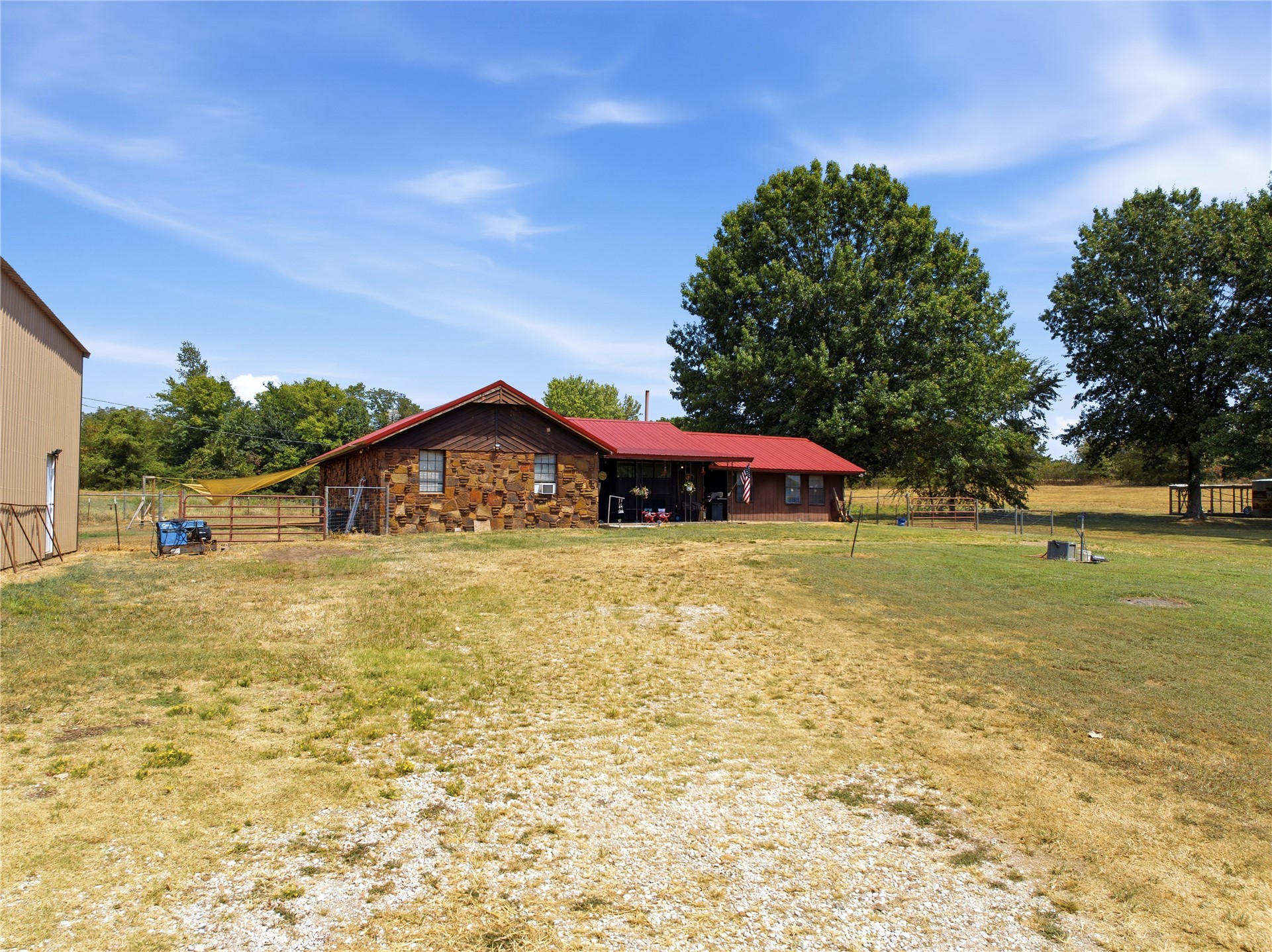 447403 E 1058 Road Property Photo 4