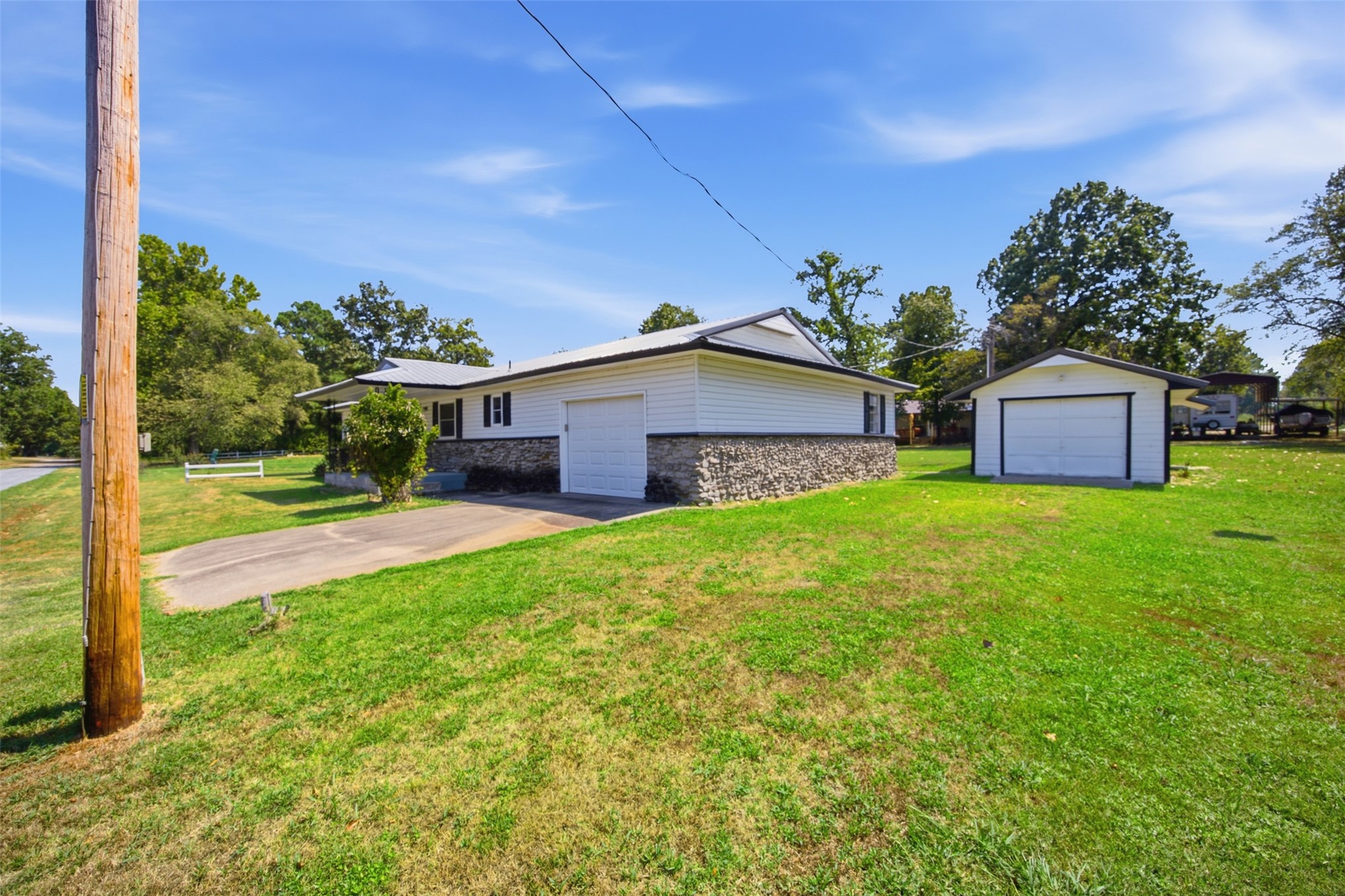 421364 E 1164 Road Property Photo 3