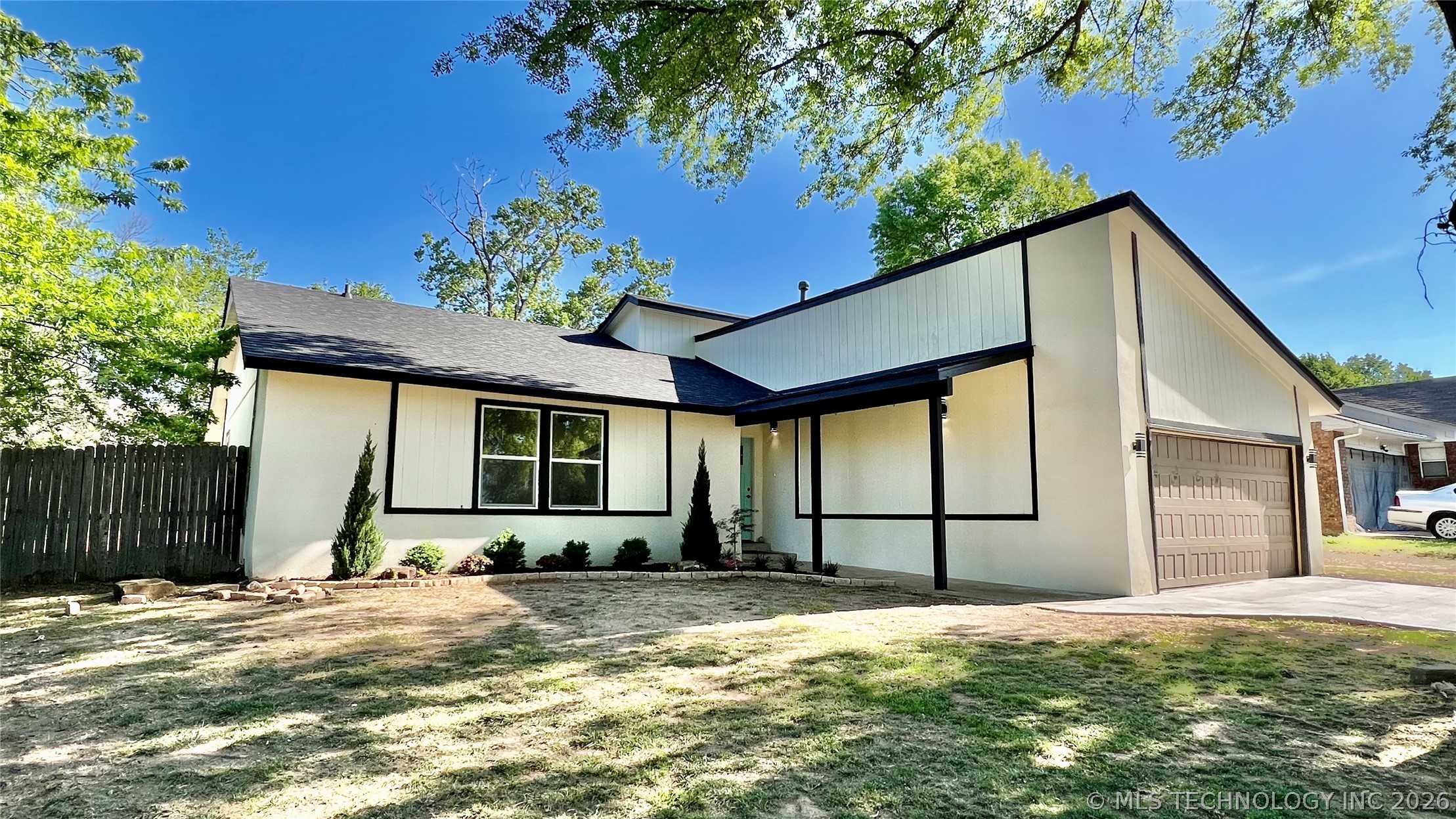 824 W Waco Place Property Photo 1