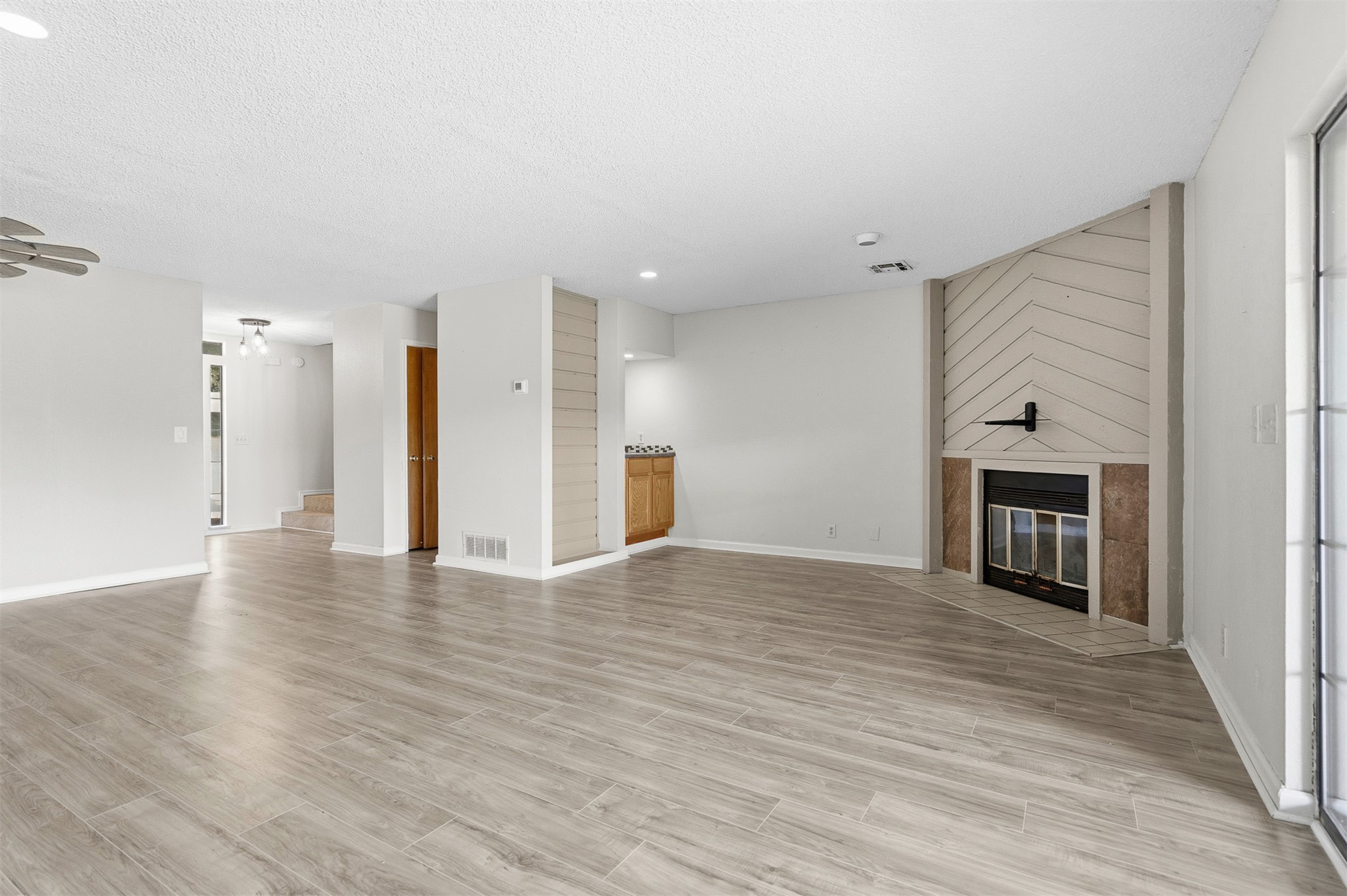 17 Valley View Drive C Property Photo 6