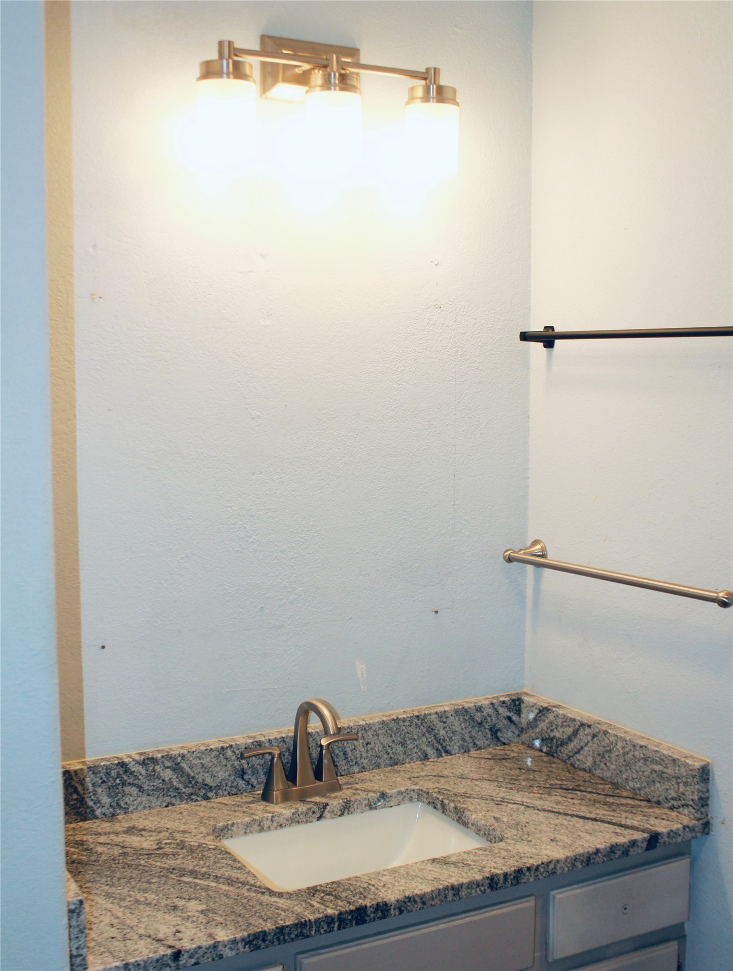 7 S Veterans Property Photo 21