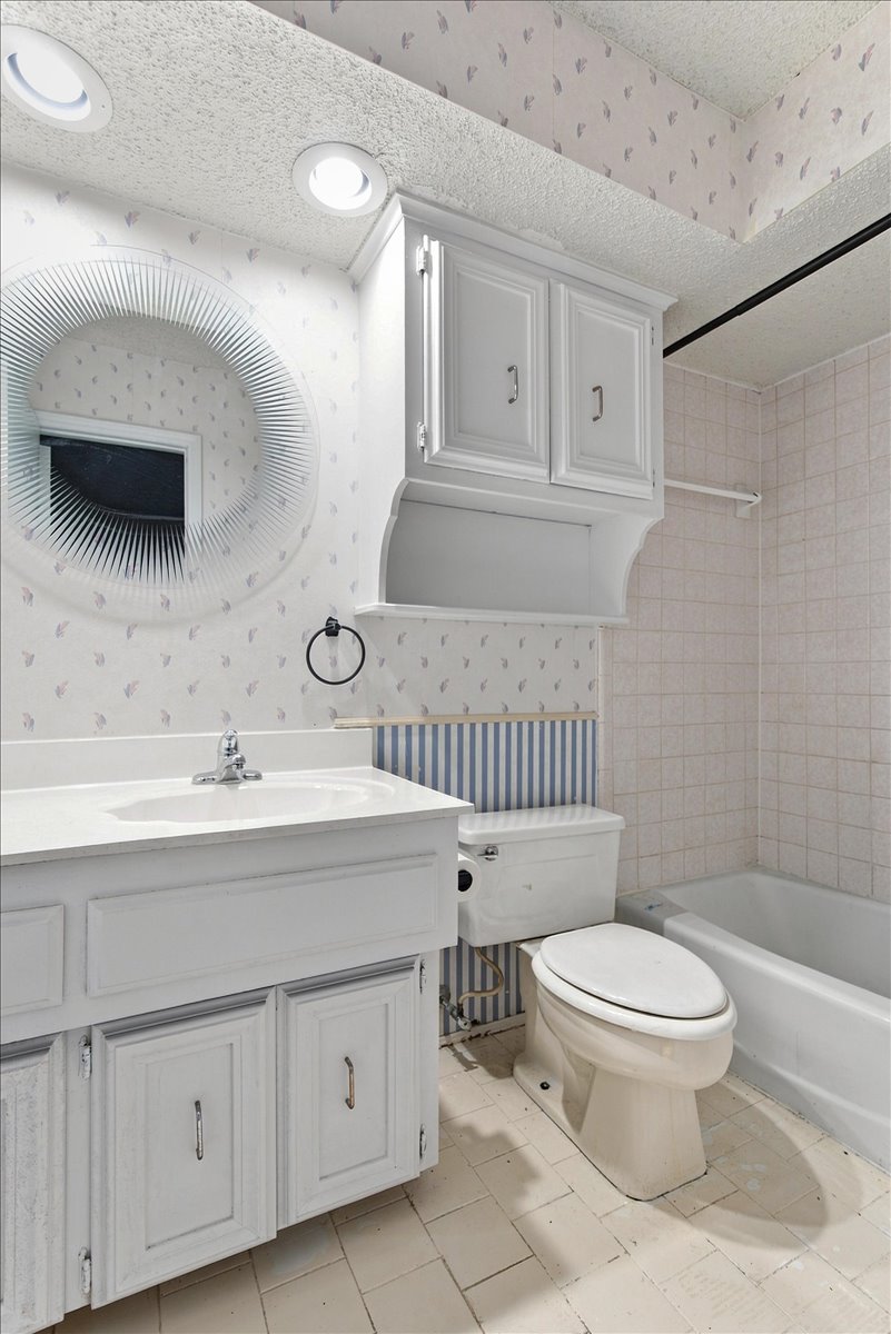 5923 S Atlanta Avenue 2 Property Photo 8