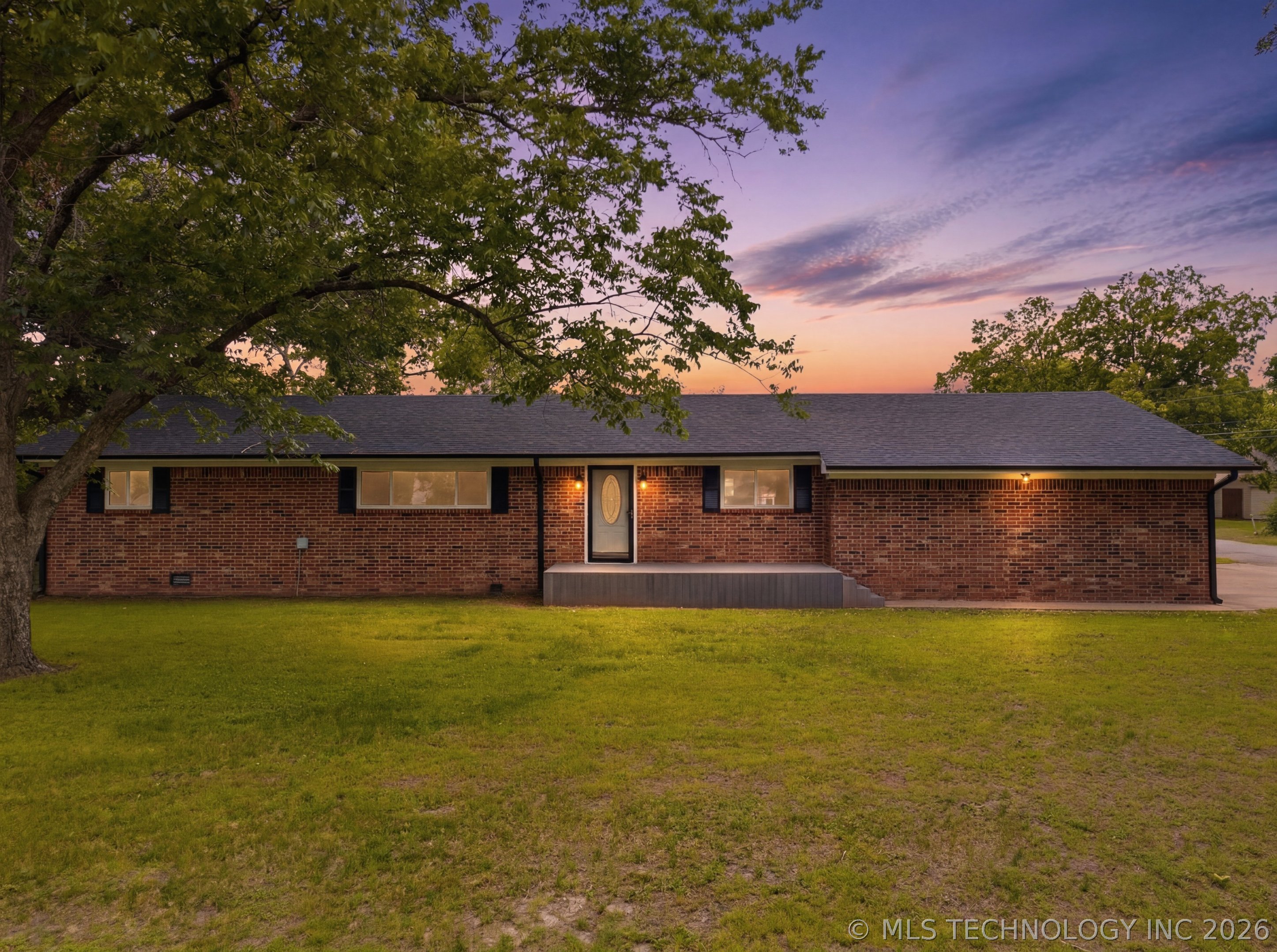 219 E Ozark Street Property Photo 1