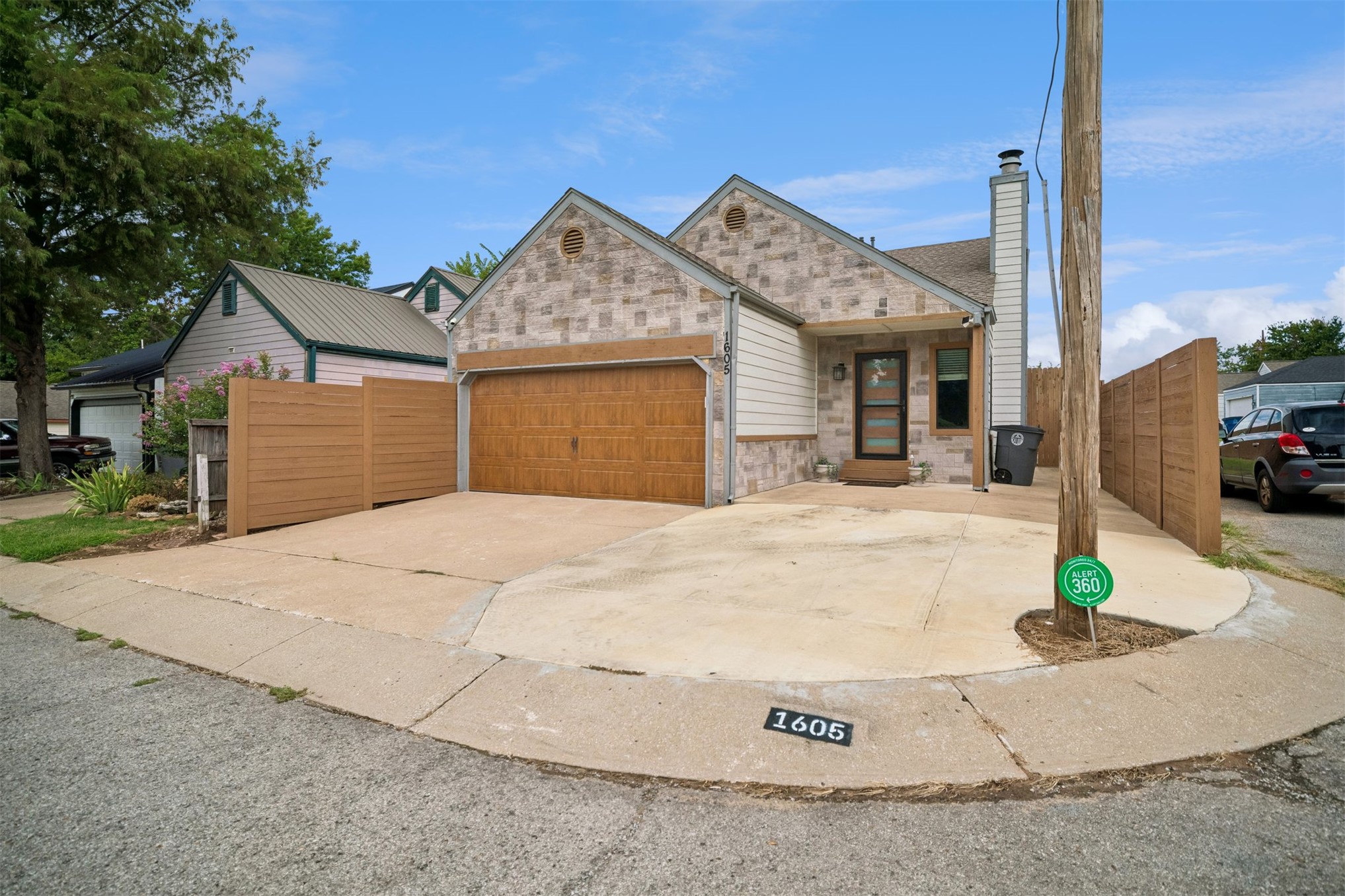 1605 E 66th Court