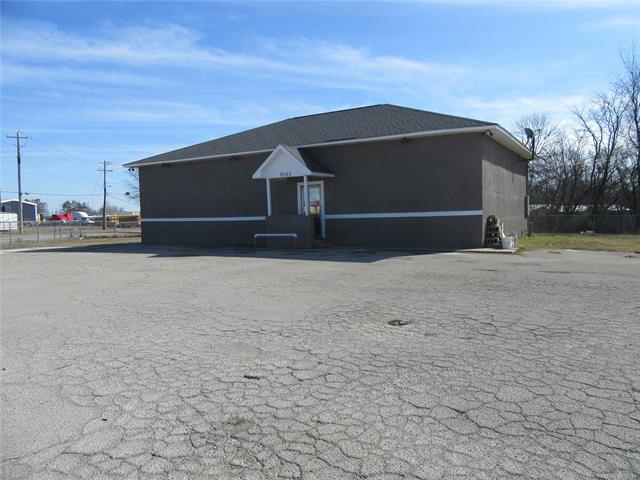 9105 S Us Hwy 69 Property Photo 2