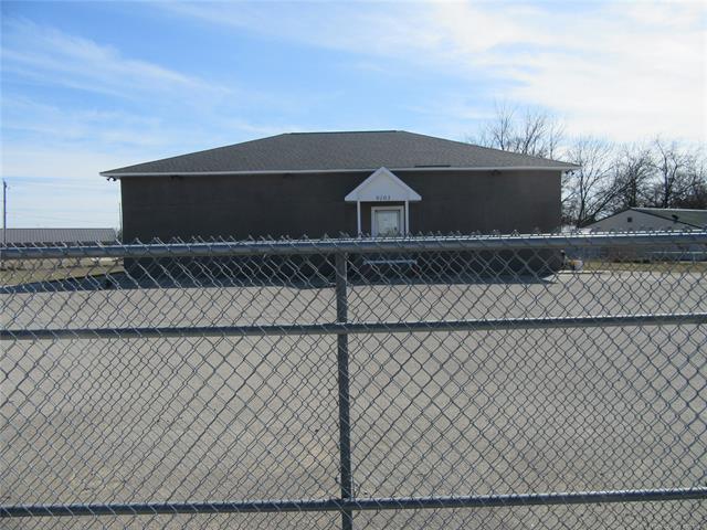 9105 S Us Hwy 69 Property Photo 3