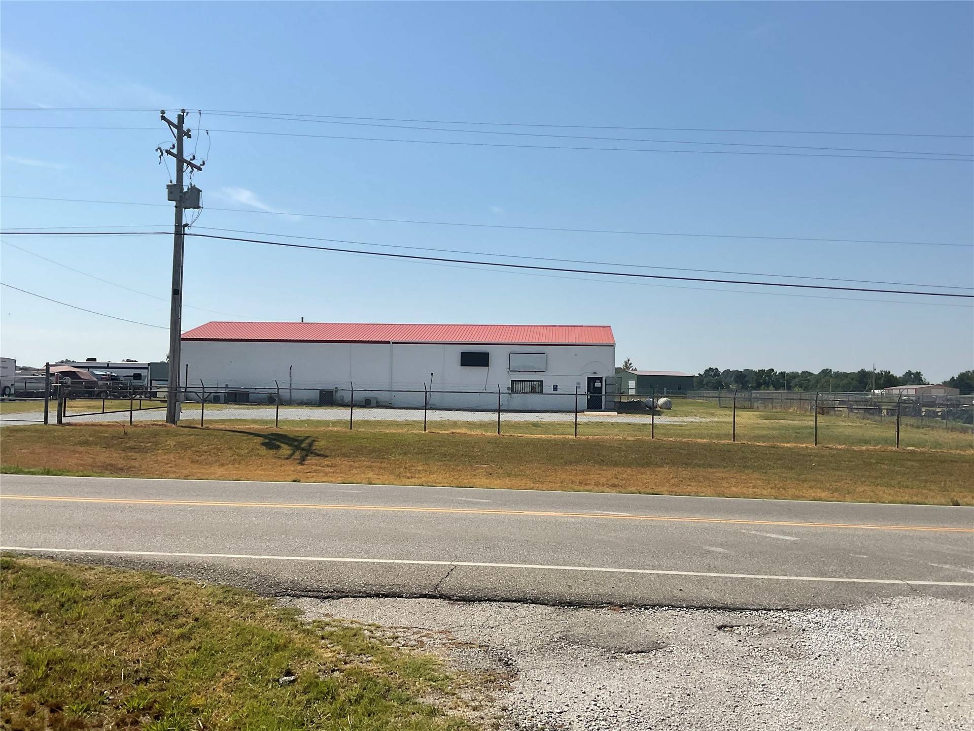 64571 E 290 Road Property Photo 2