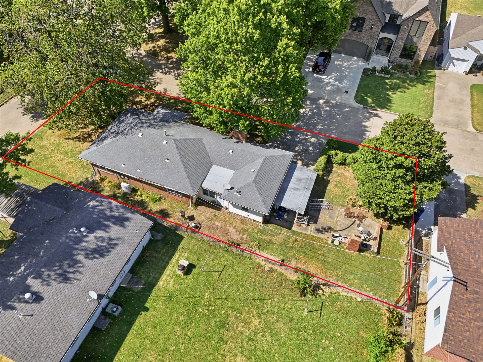 1004 E 38th Street Property Photo 4