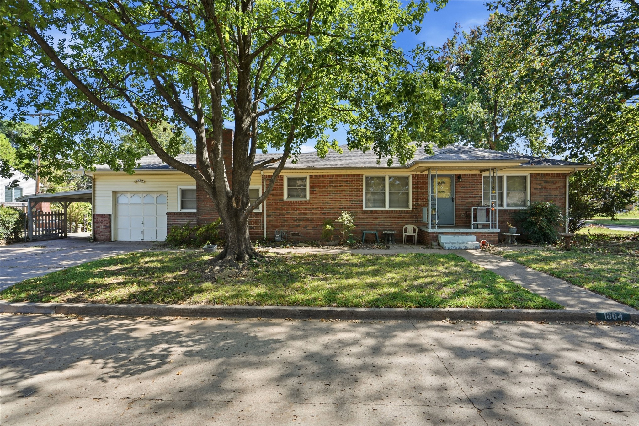1004 E 38th Street Property Photo 7