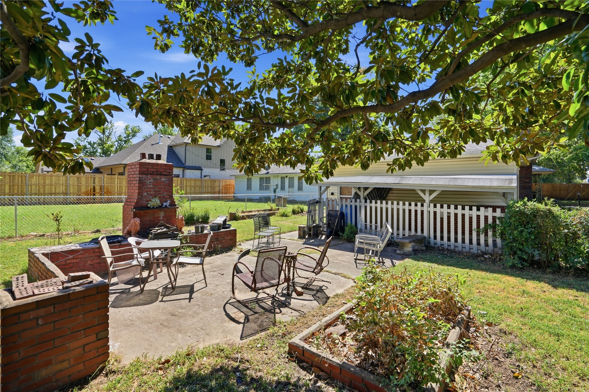 1004 E 38th Street Property Photo 11