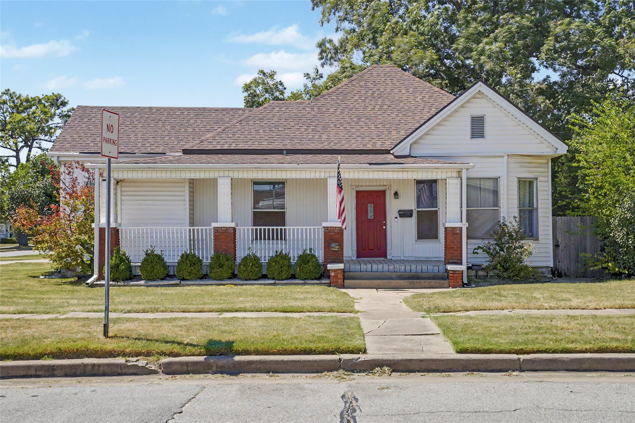 422 S Poplar Street Property Photo 1