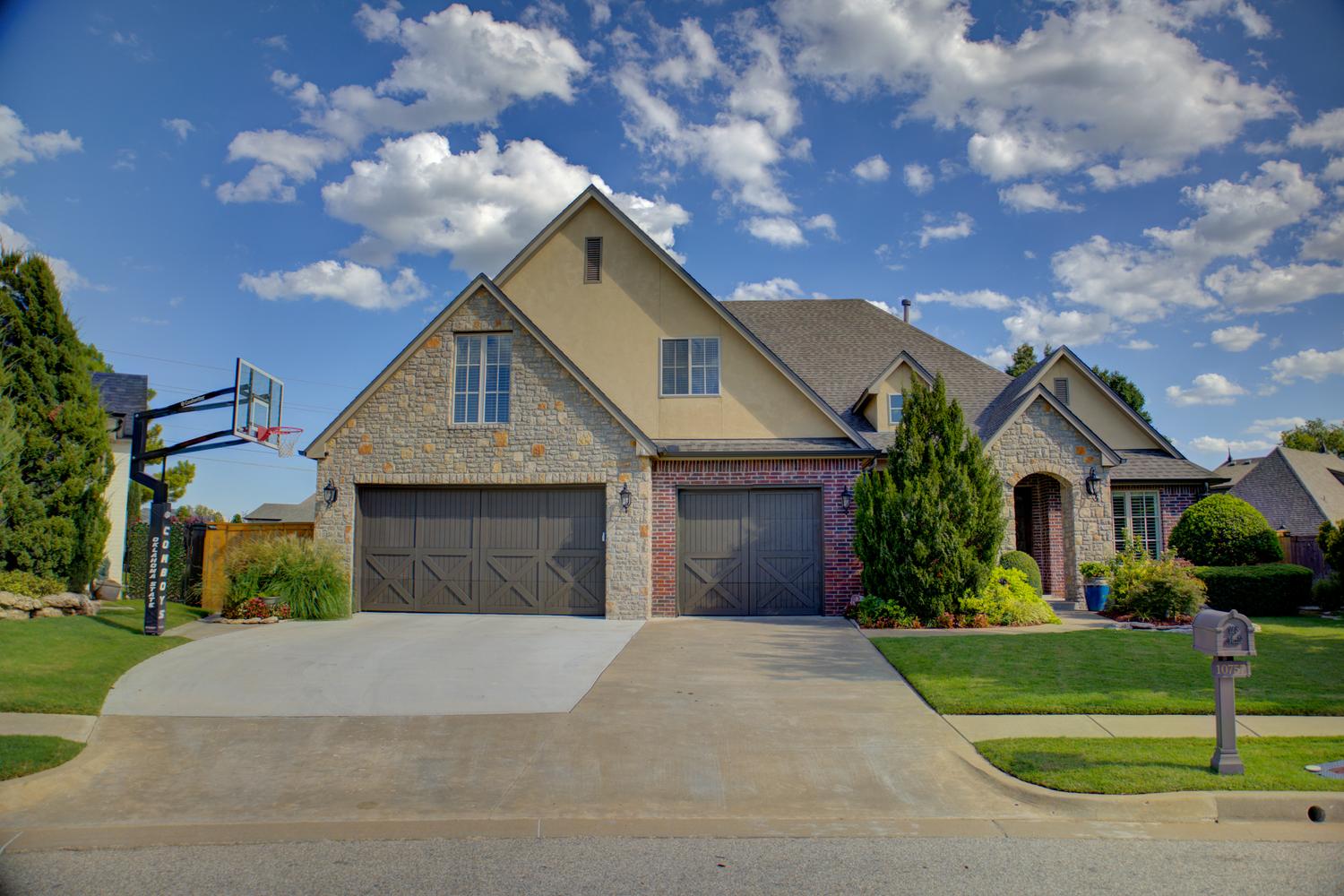 10757 S 96th Place Property Photo 1