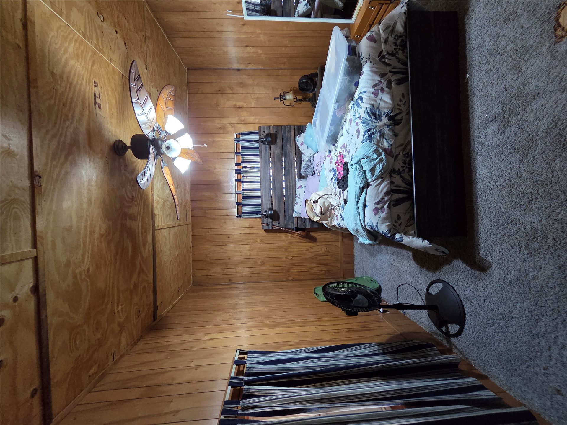 709 W 17th Property Photo 8