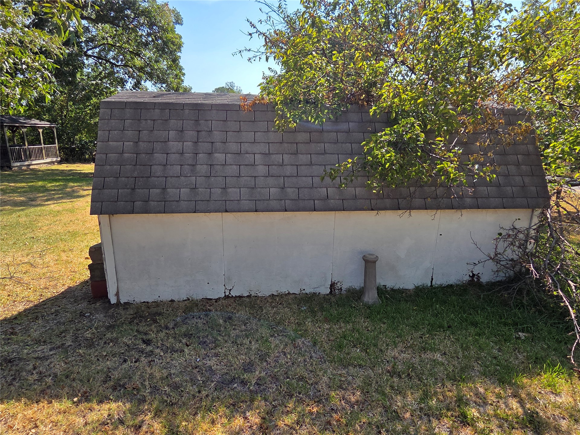 709 W 17th Property Photo 11