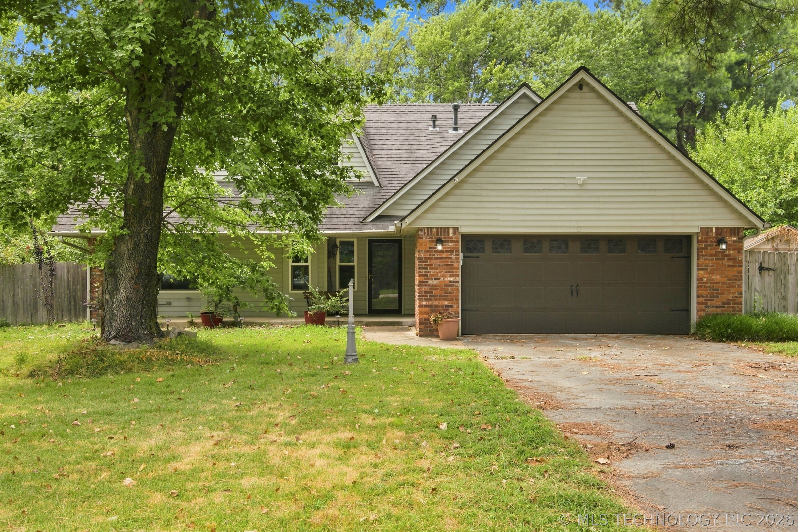 7504 S Dennis Boulevard Property Photo 1