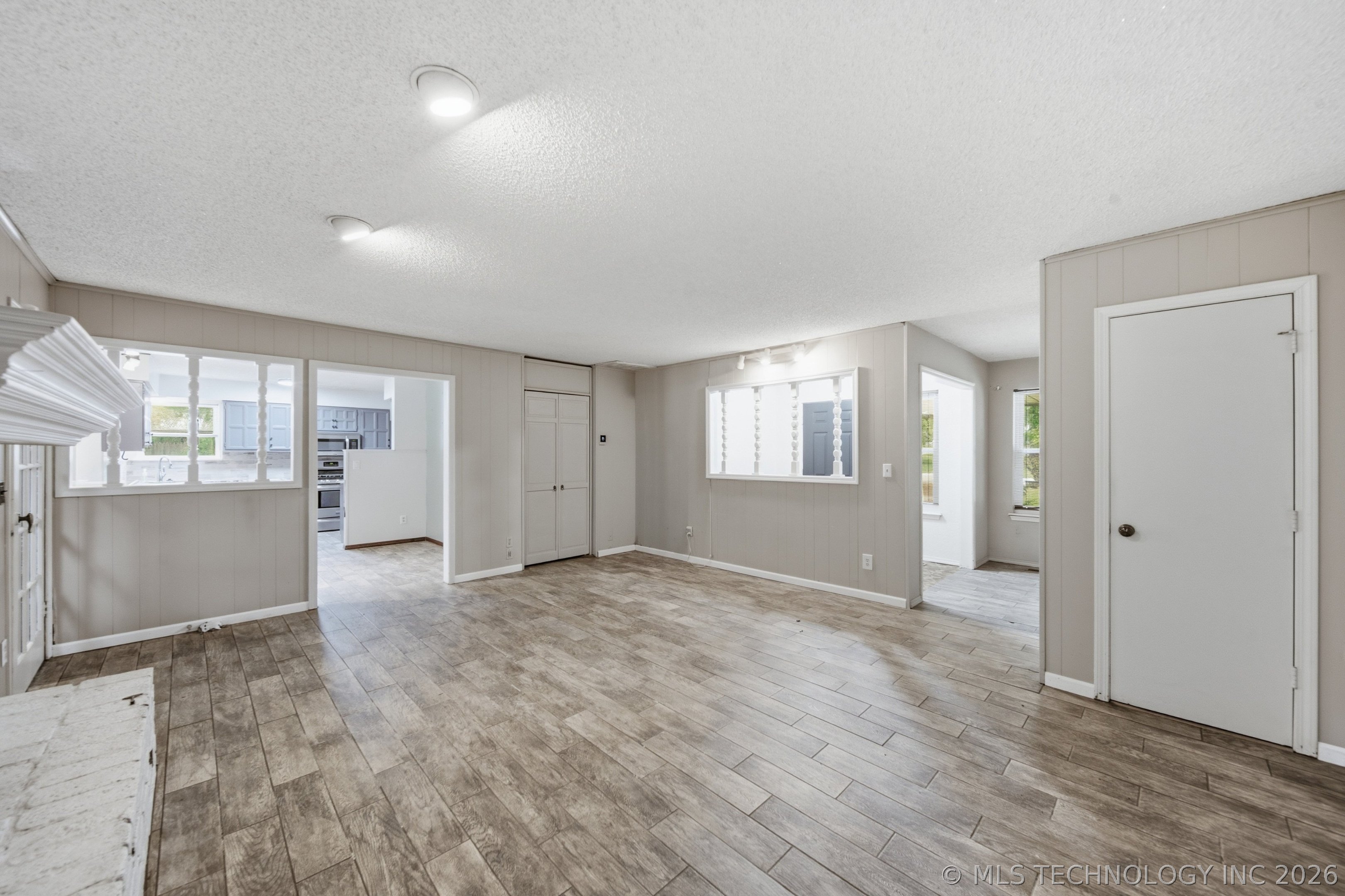 7504 S Dennis Boulevard Property Photo 8