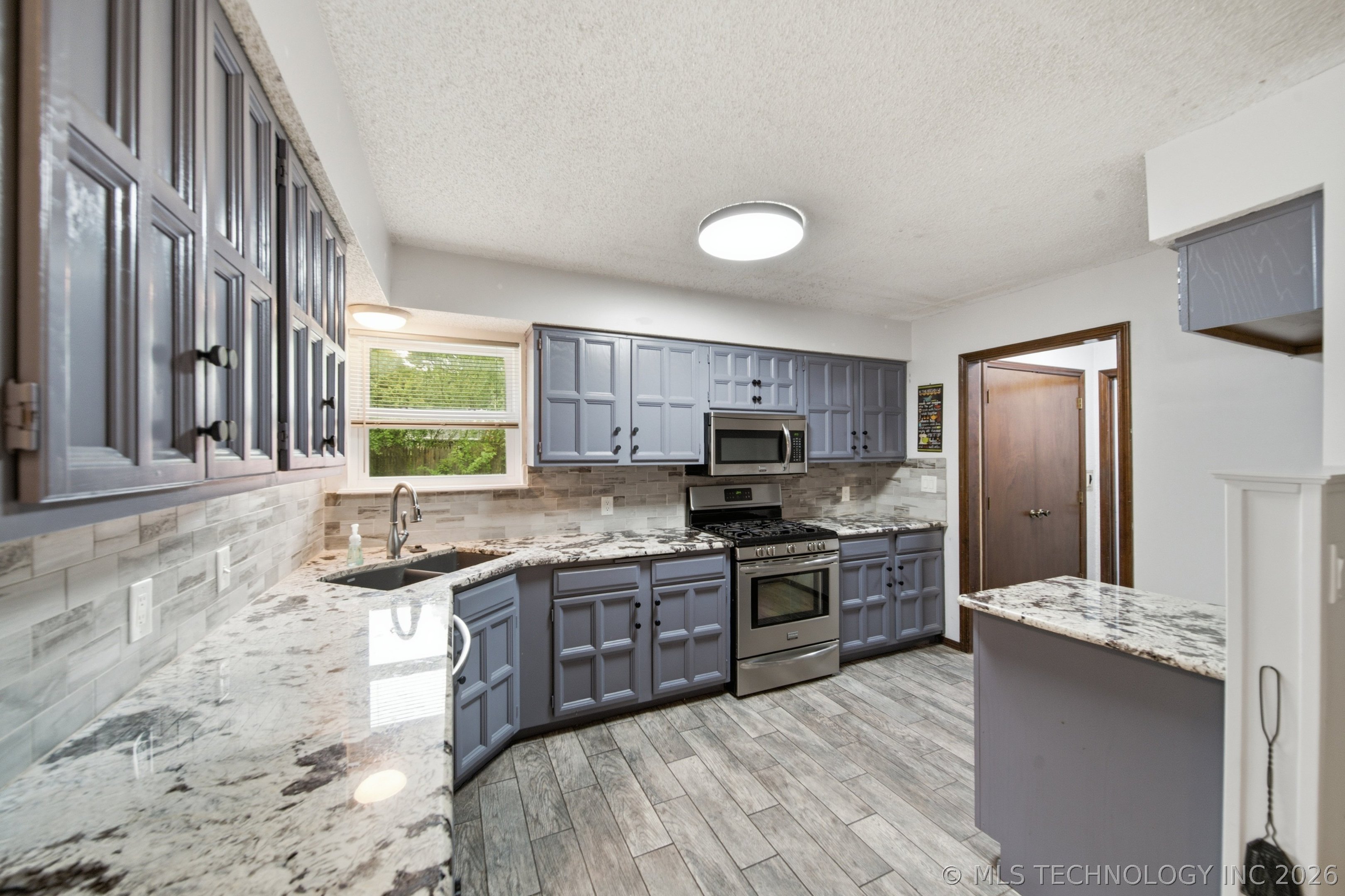7504 S Dennis Boulevard Property Photo 10