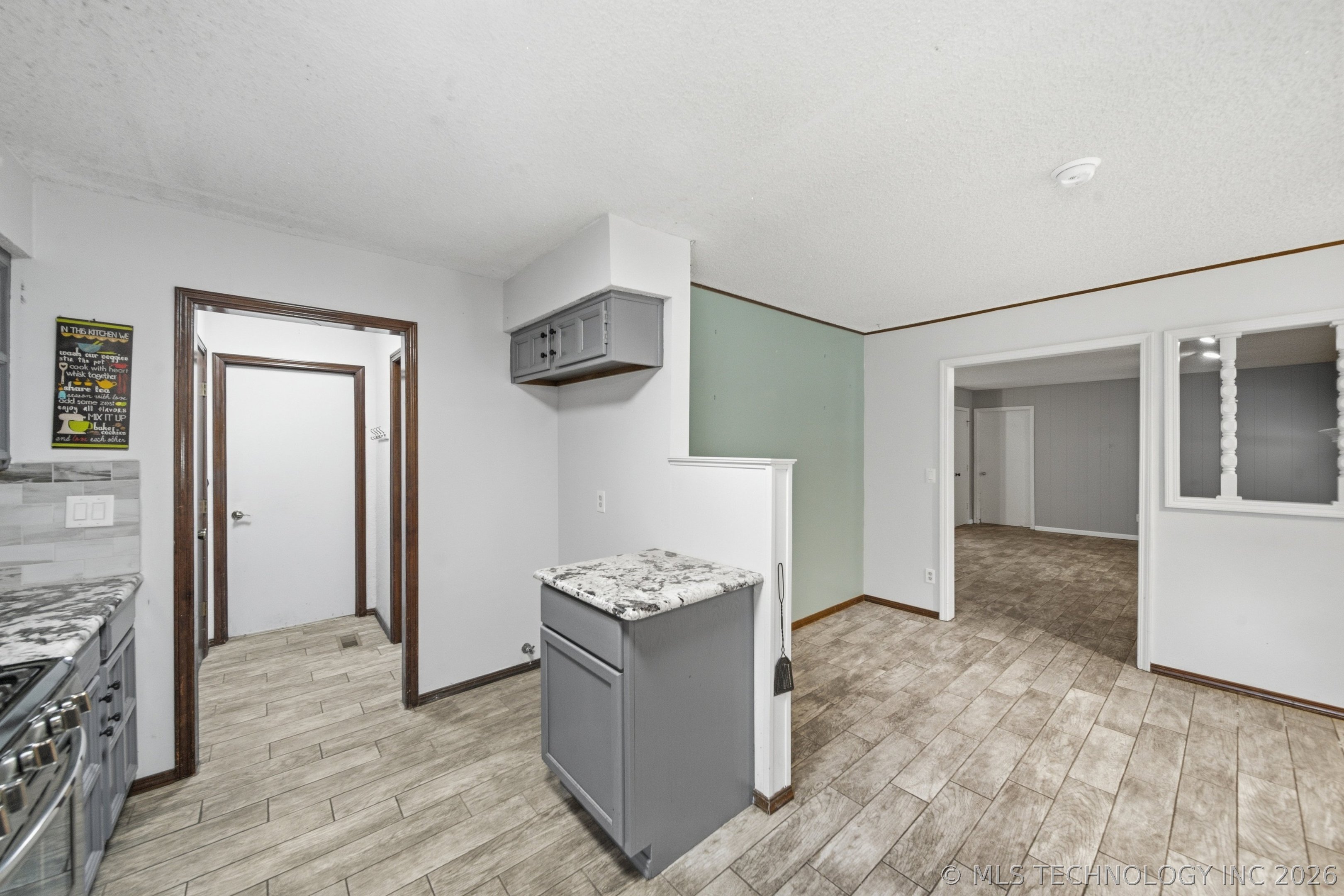7504 S Dennis Boulevard Property Photo 11
