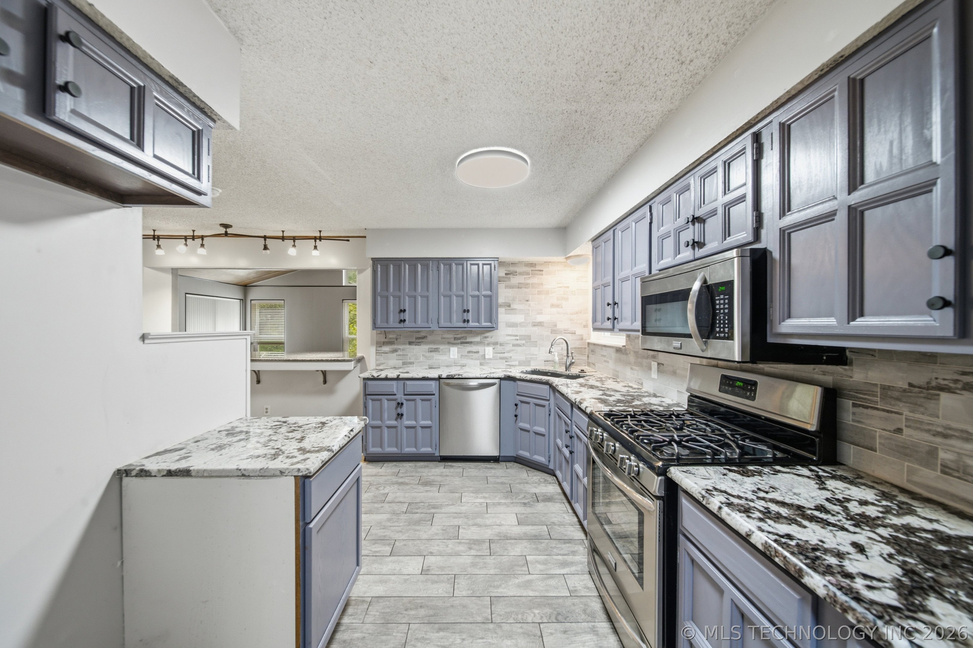 7504 S Dennis Boulevard Property Photo 12