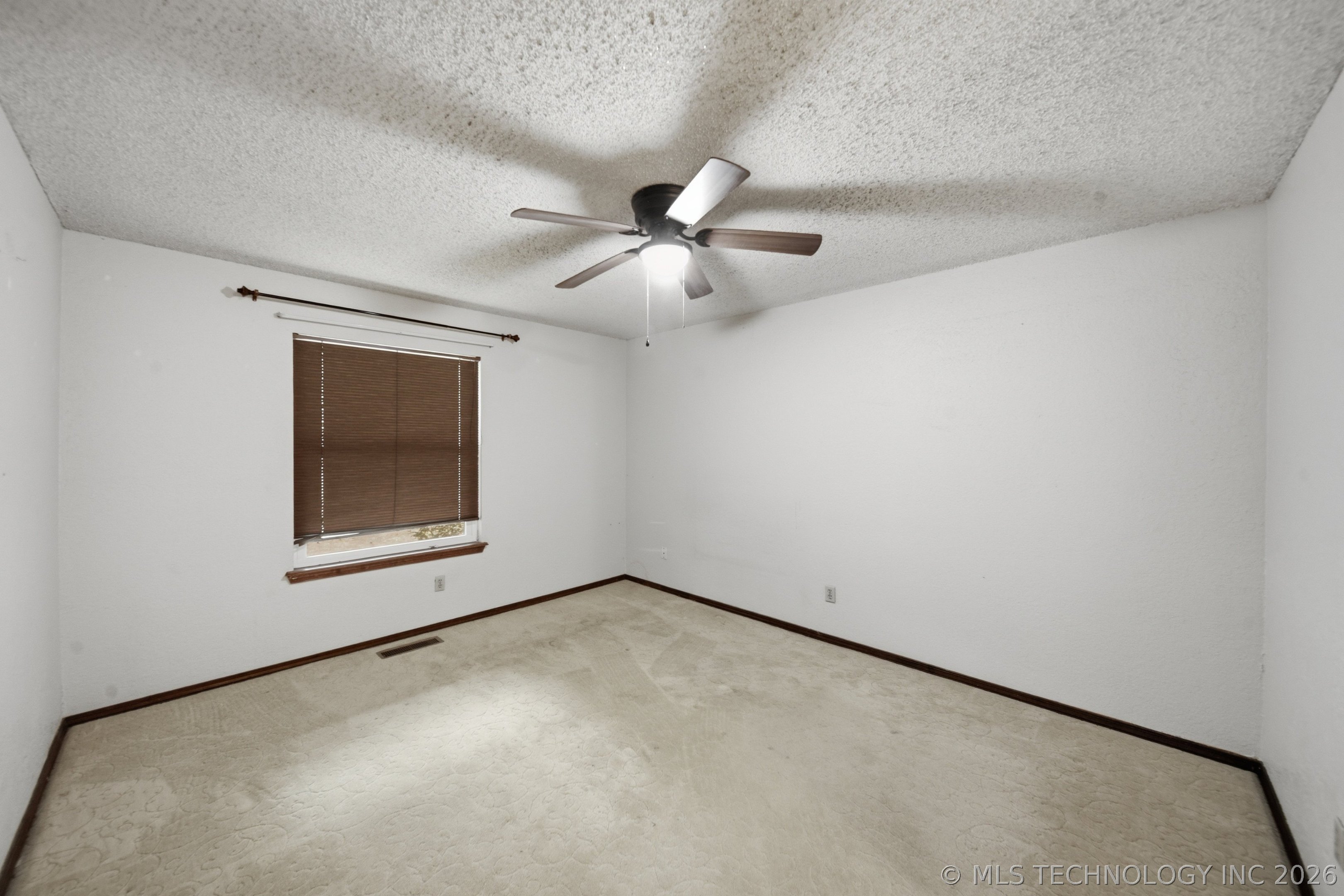 7504 S Dennis Boulevard Property Photo 15