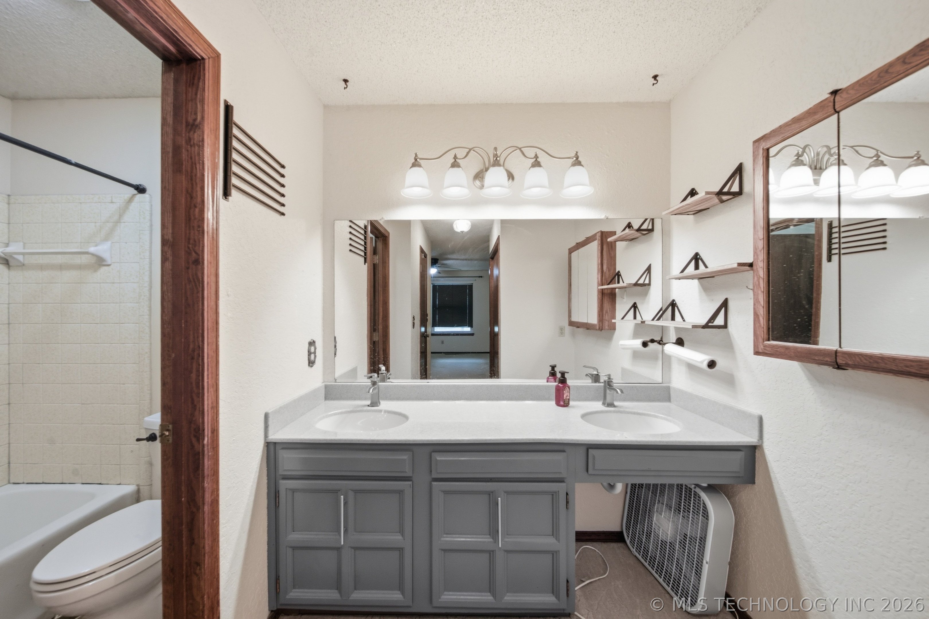 7504 S Dennis Boulevard Property Photo 17