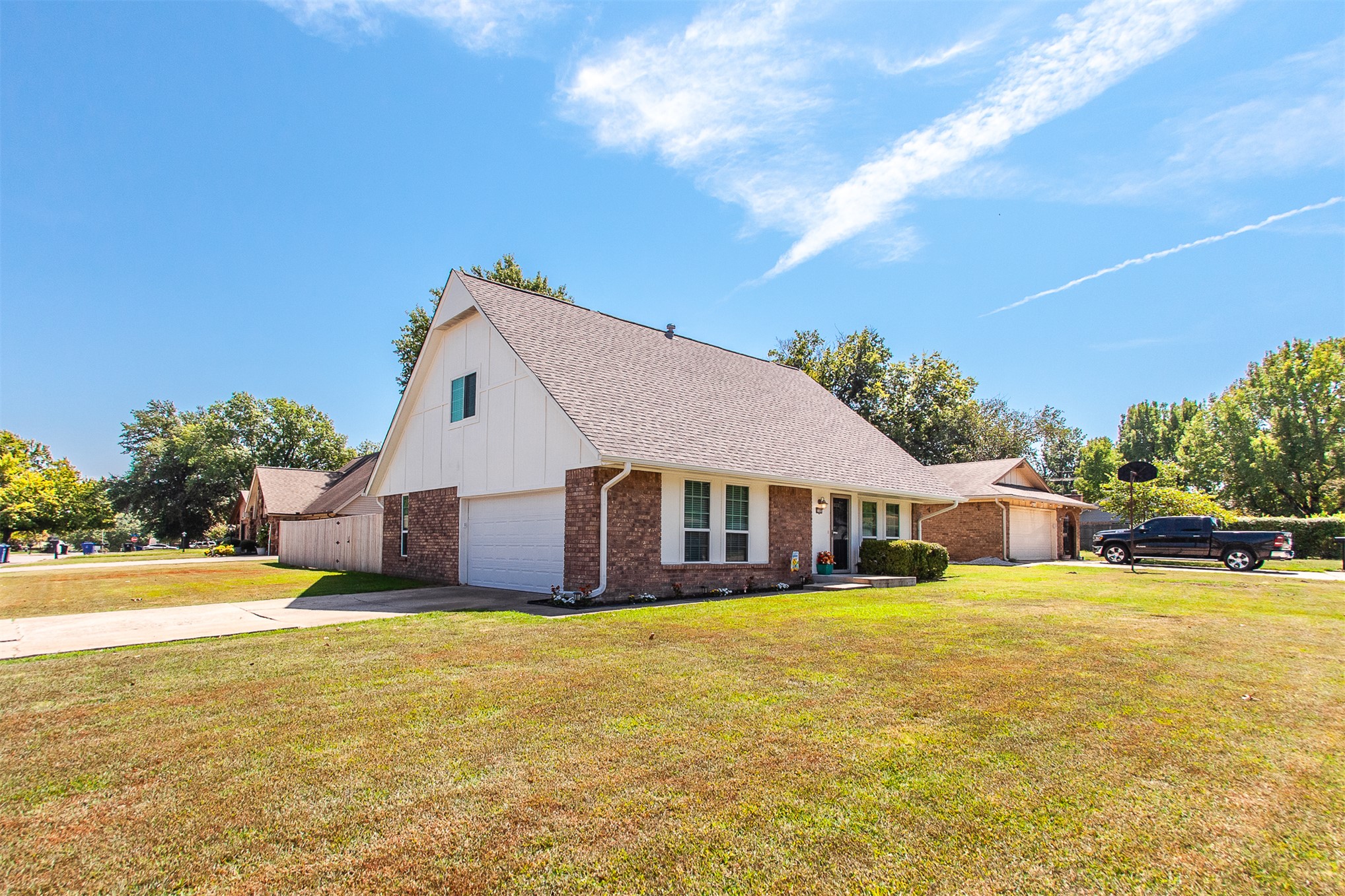 2105 S Hickory Avenue Property Photo 2